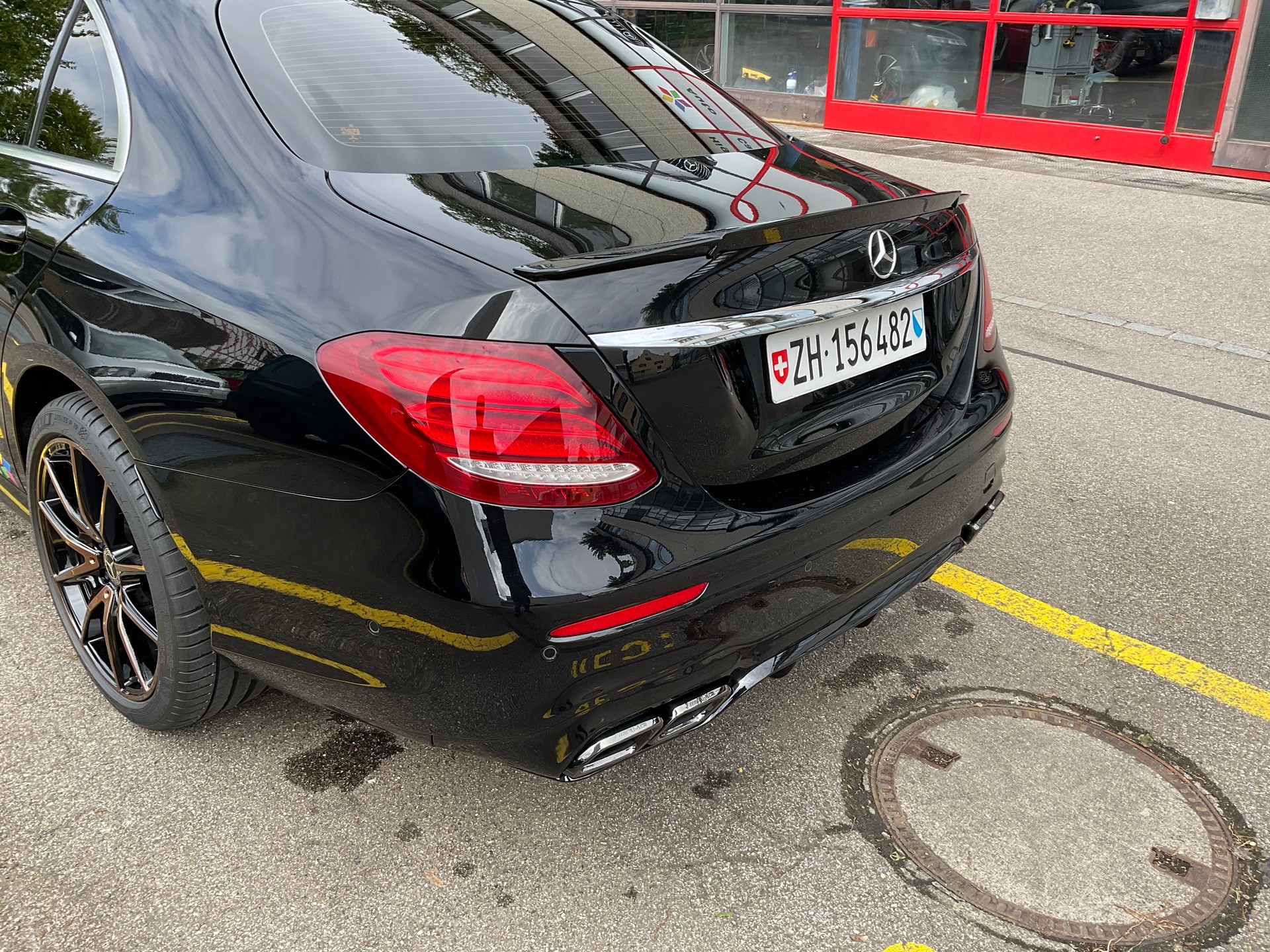 MERCEDES-BENZ E 220 d AMG Line 4Matic 9G-Tronic-image-4