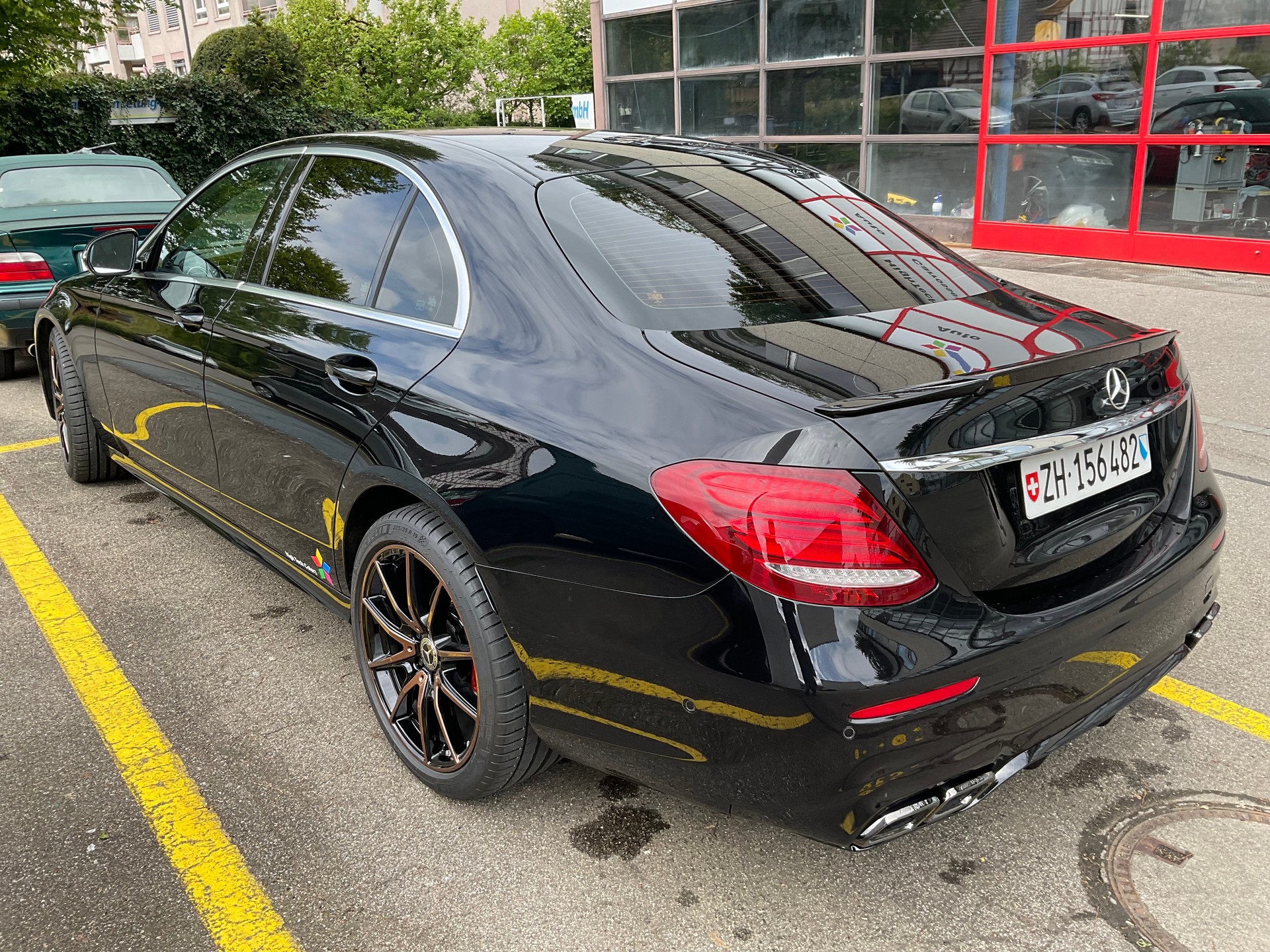 MERCEDES-BENZ E 220 d AMG Line 4Matic 9G-Tronic-image-1