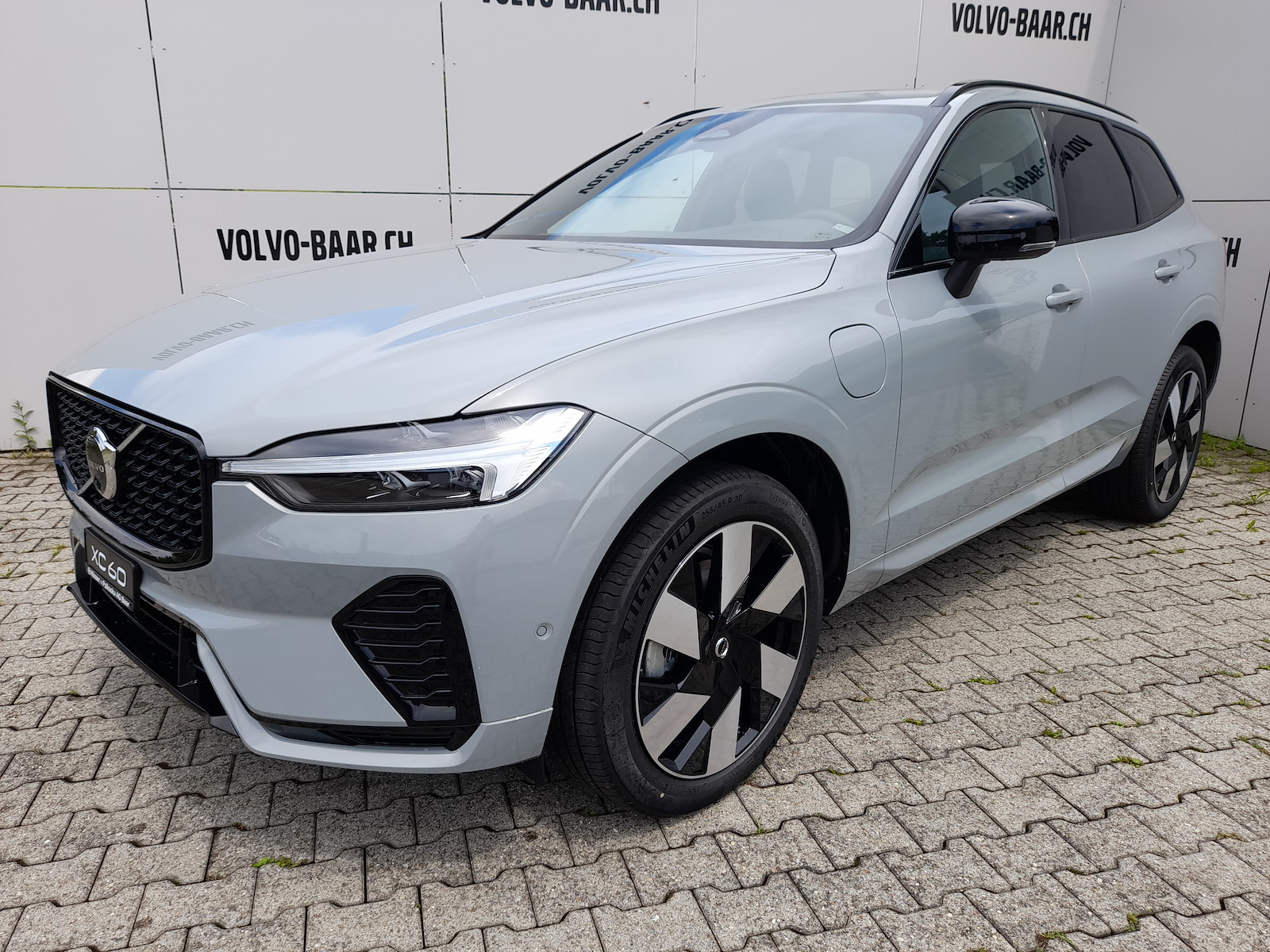 VOLVO XC60 2.0 T6 TE Plus Dark eAWD-showroom-element-2