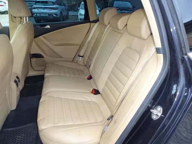 VW Passat Variant 3.2 V6 FSI Sportline 4Motion-image-11