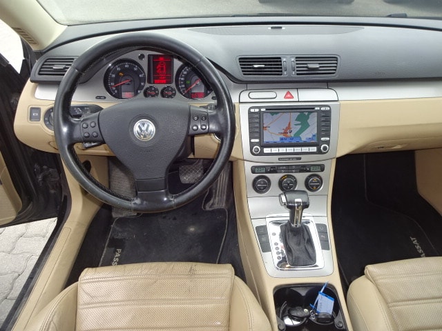 VW Passat Variant 3.2 V6 FSI Sportline 4Motion-image-8