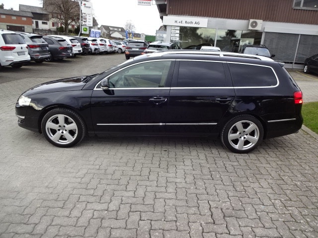 VW Passat Variant 3.2 V6 FSI Sportline 4Motion-image-1