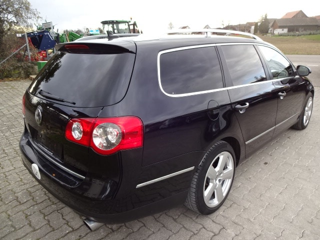 VW Passat Variant 3.2 V6 FSI Sportline 4Motion-image-4