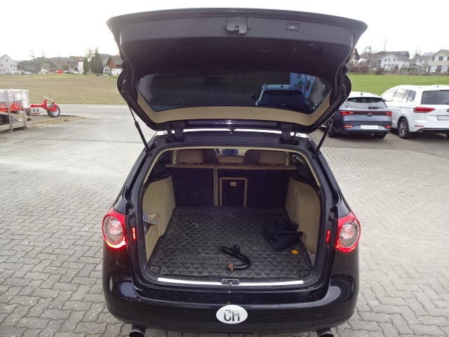VW Passat Variant 3.2 V6 FSI Sportline 4Motion-image-13
