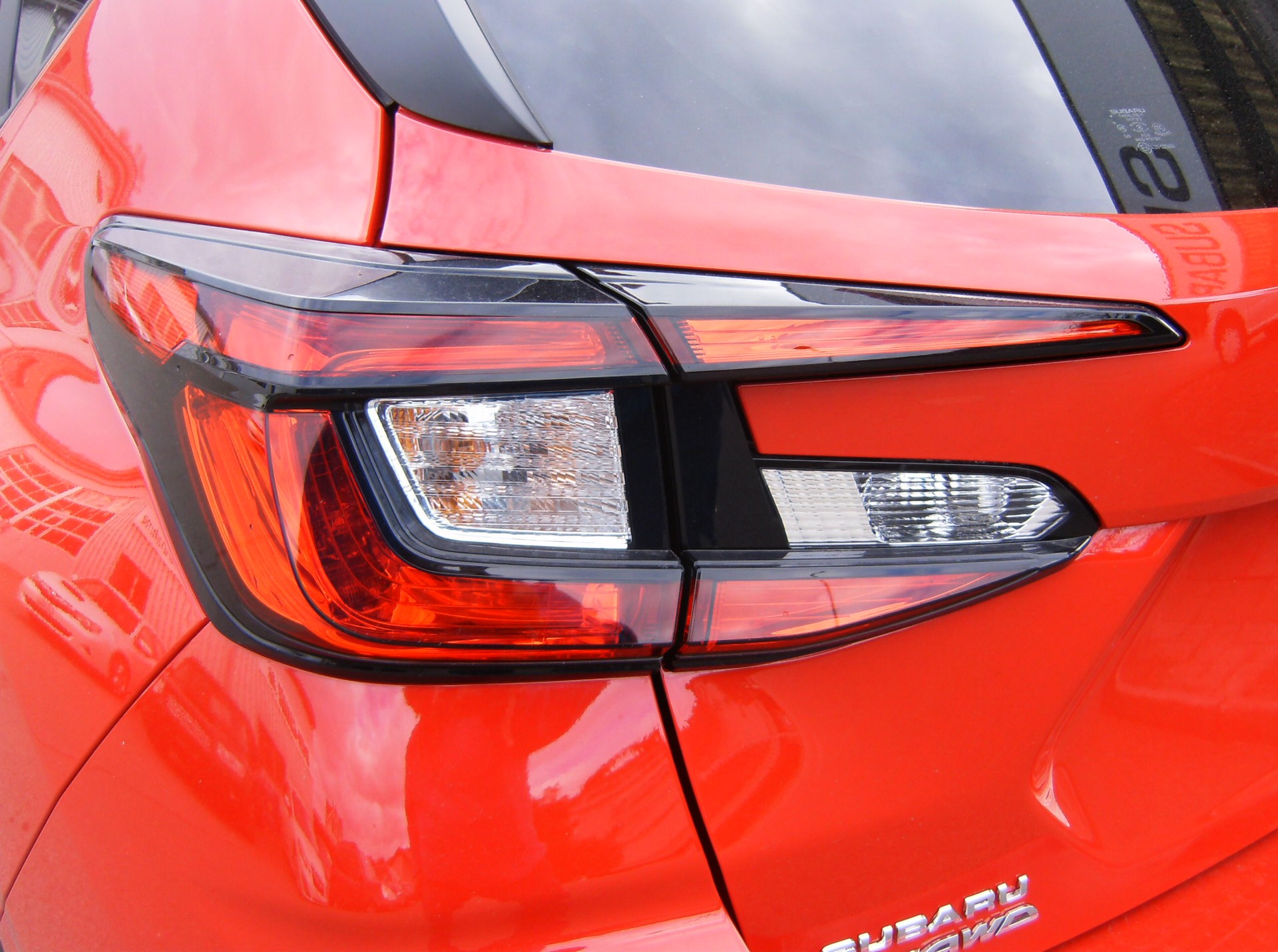 SUBARU Impreza 2.0 e-Boxer Luxury AWD Lineartronic-image-7