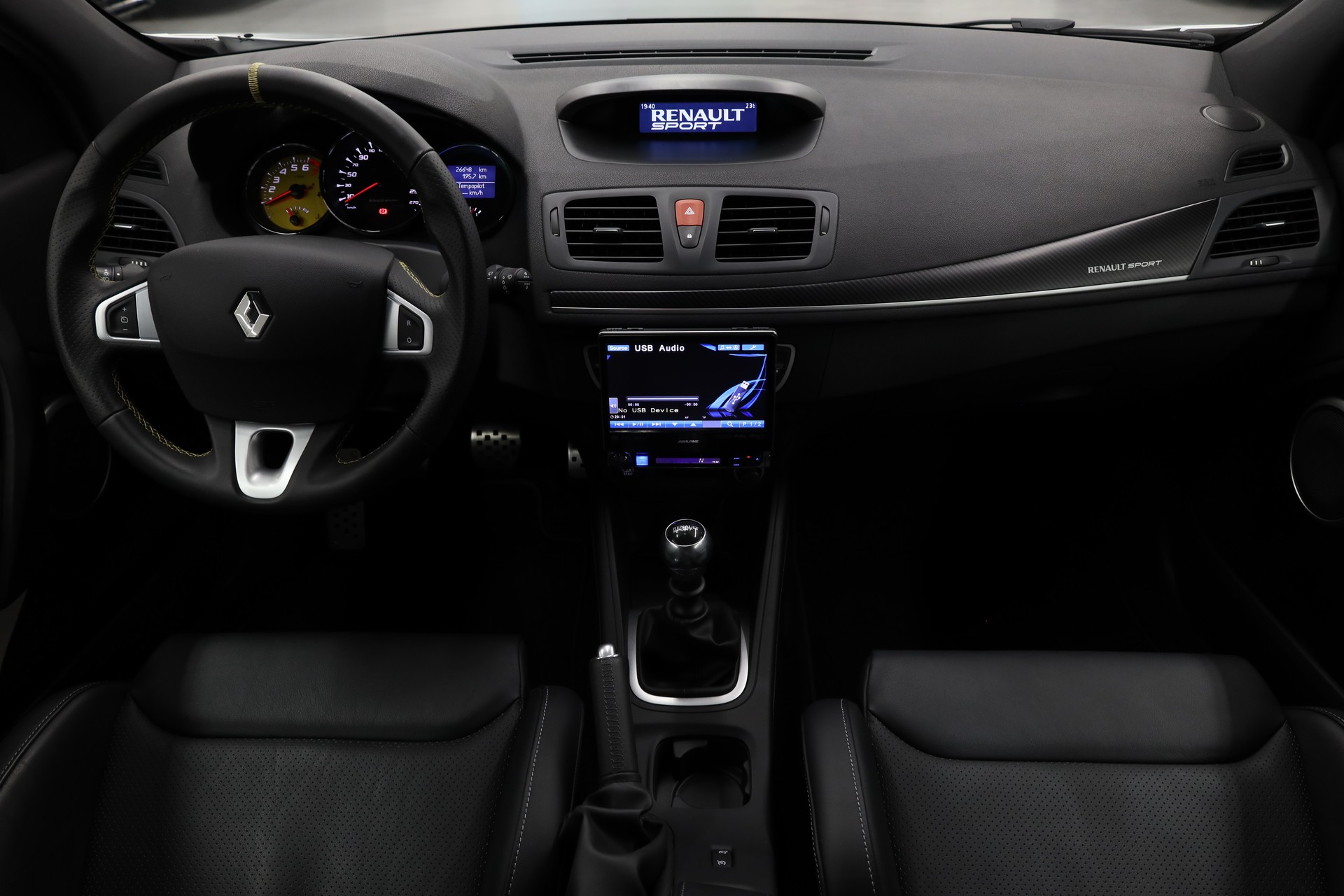 RENAULT Mégane Coupé 2.0 16V Turbo RS-image-13