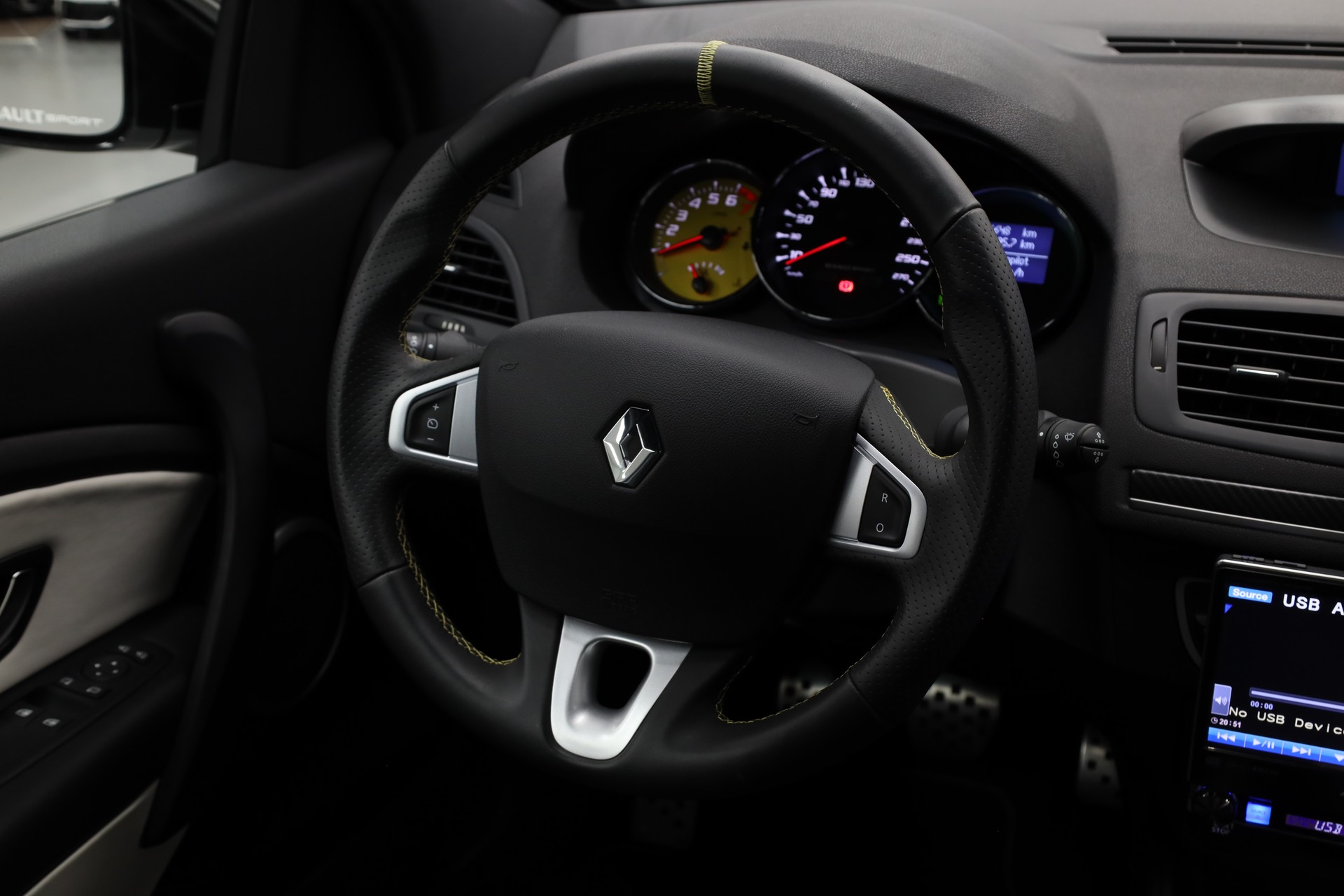 RENAULT Mégane Coupé 2.0 16V Turbo RS-image-18