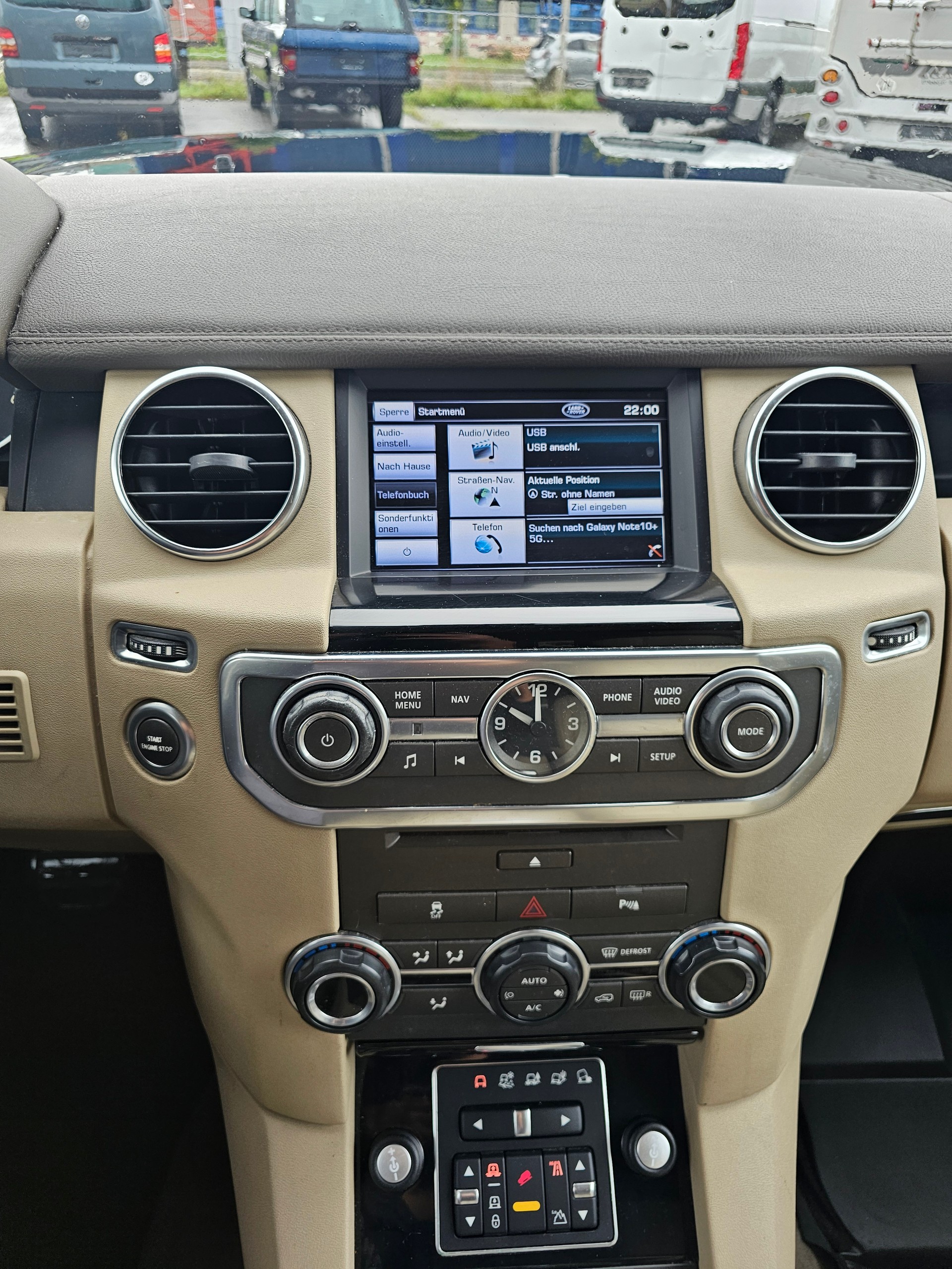 LAND ROVER Discovery 3.0 TDV6 S Automatic-image-12