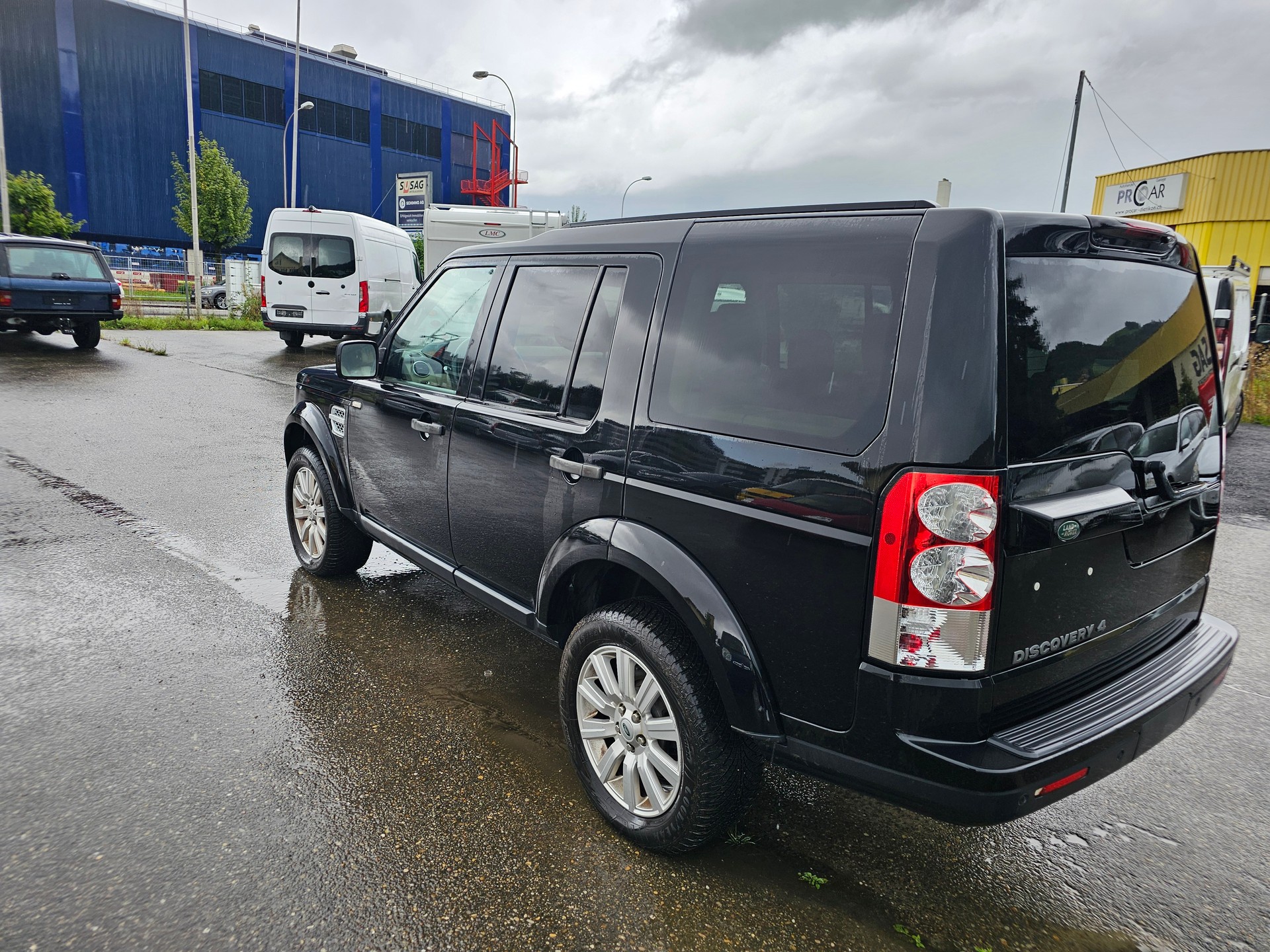 LAND ROVER Discovery 3.0 TDV6 S Automatic-image-4