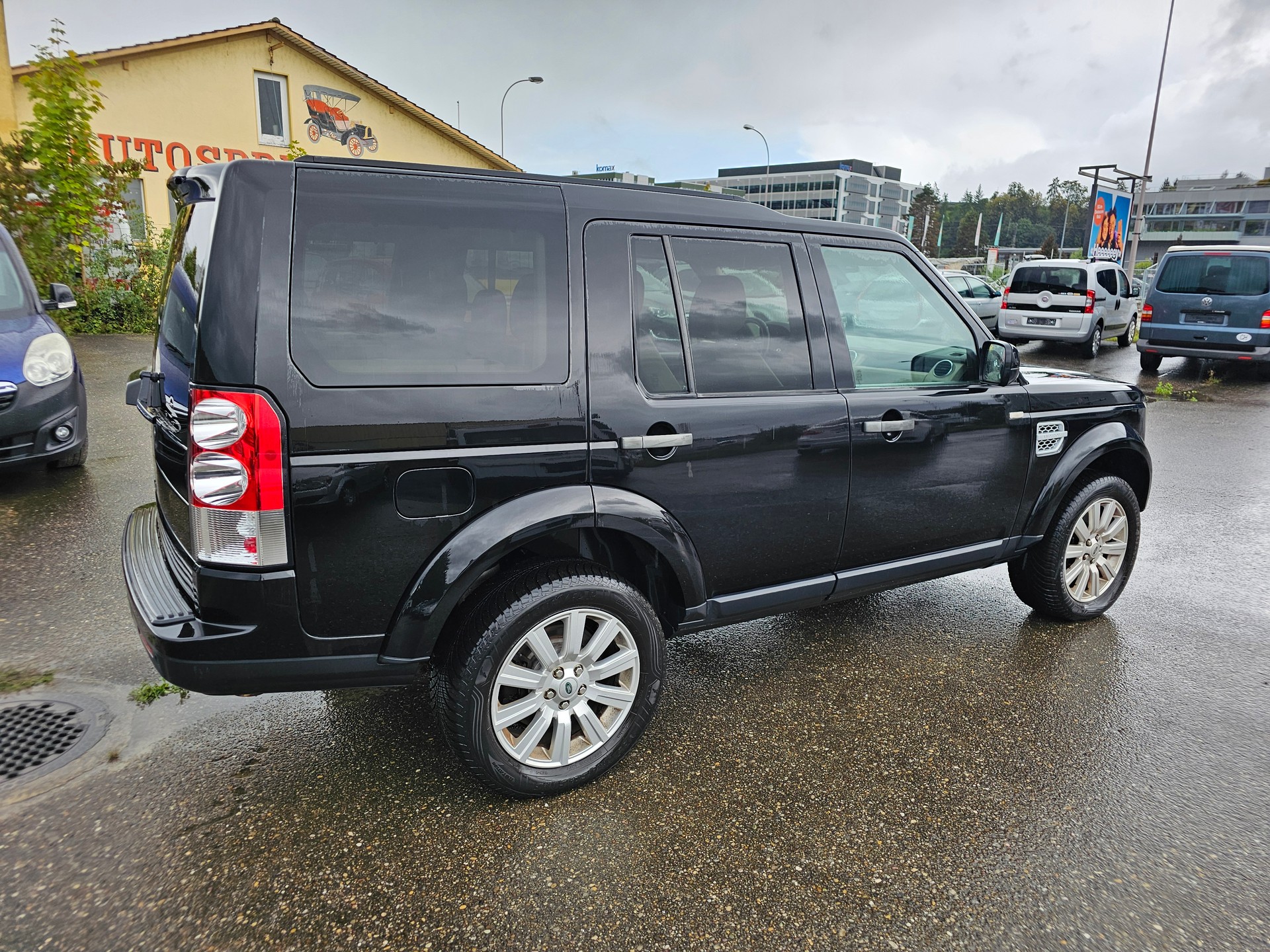 LAND ROVER Discovery 3.0 TDV6 S Automatic-image-2