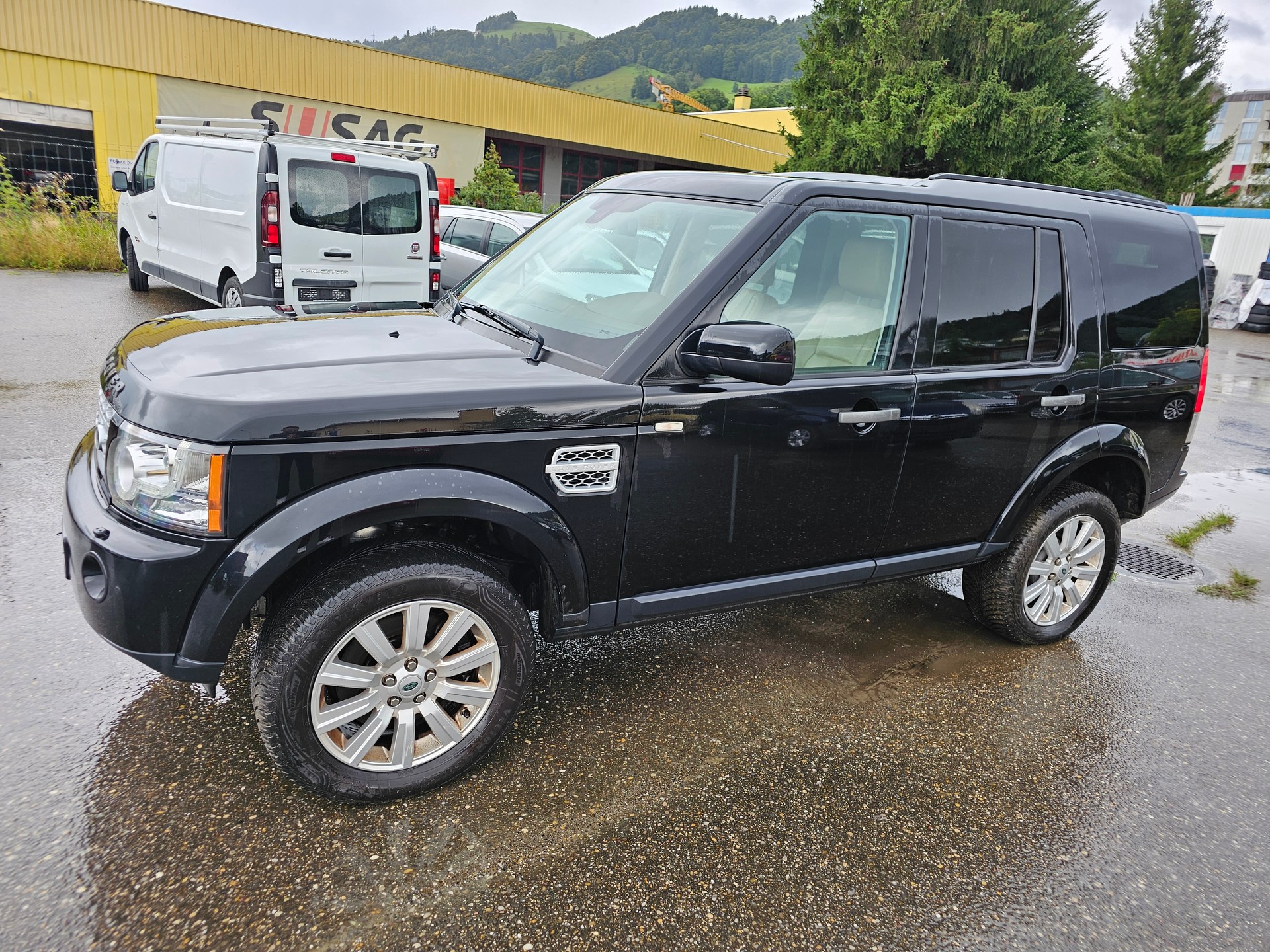 LAND ROVER Discovery 3.0 TDV6 S Automatic-image-5