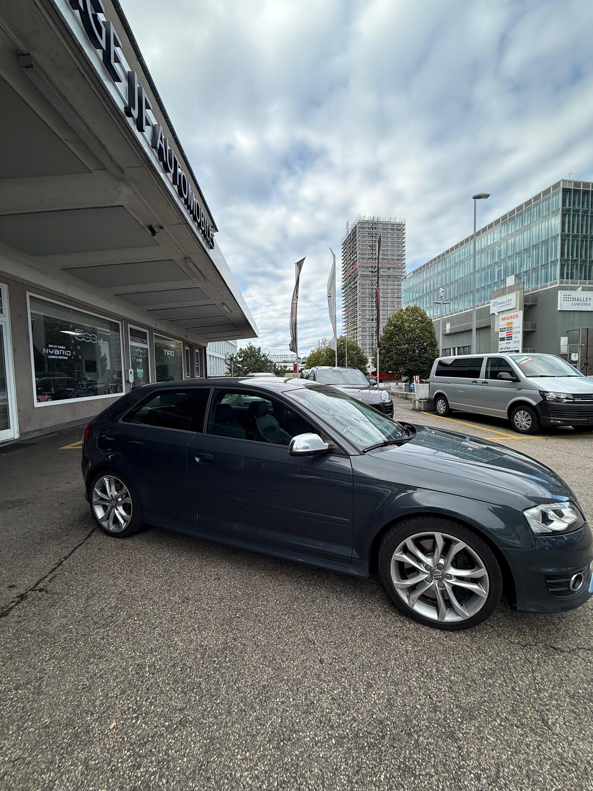 AUDI S3 2.0 TFSI quattro-showroom-element-1