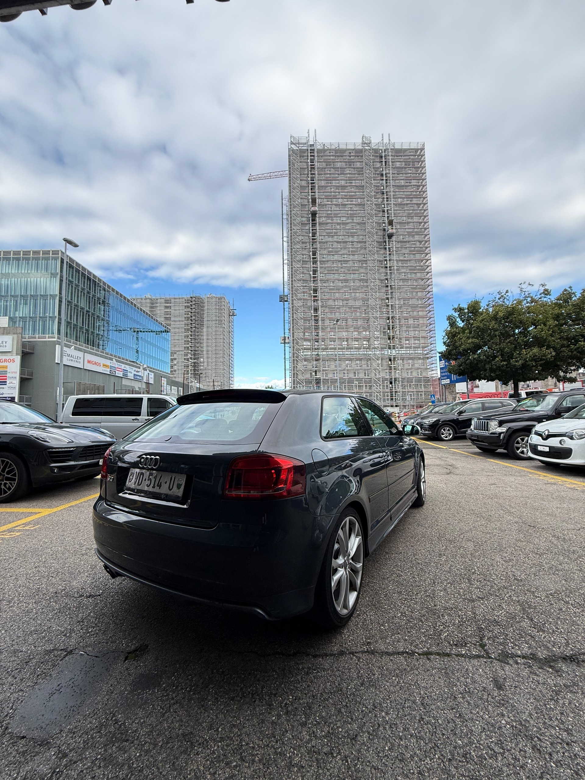AUDI S3 2.0 TFSI quattro-showroom-element-2