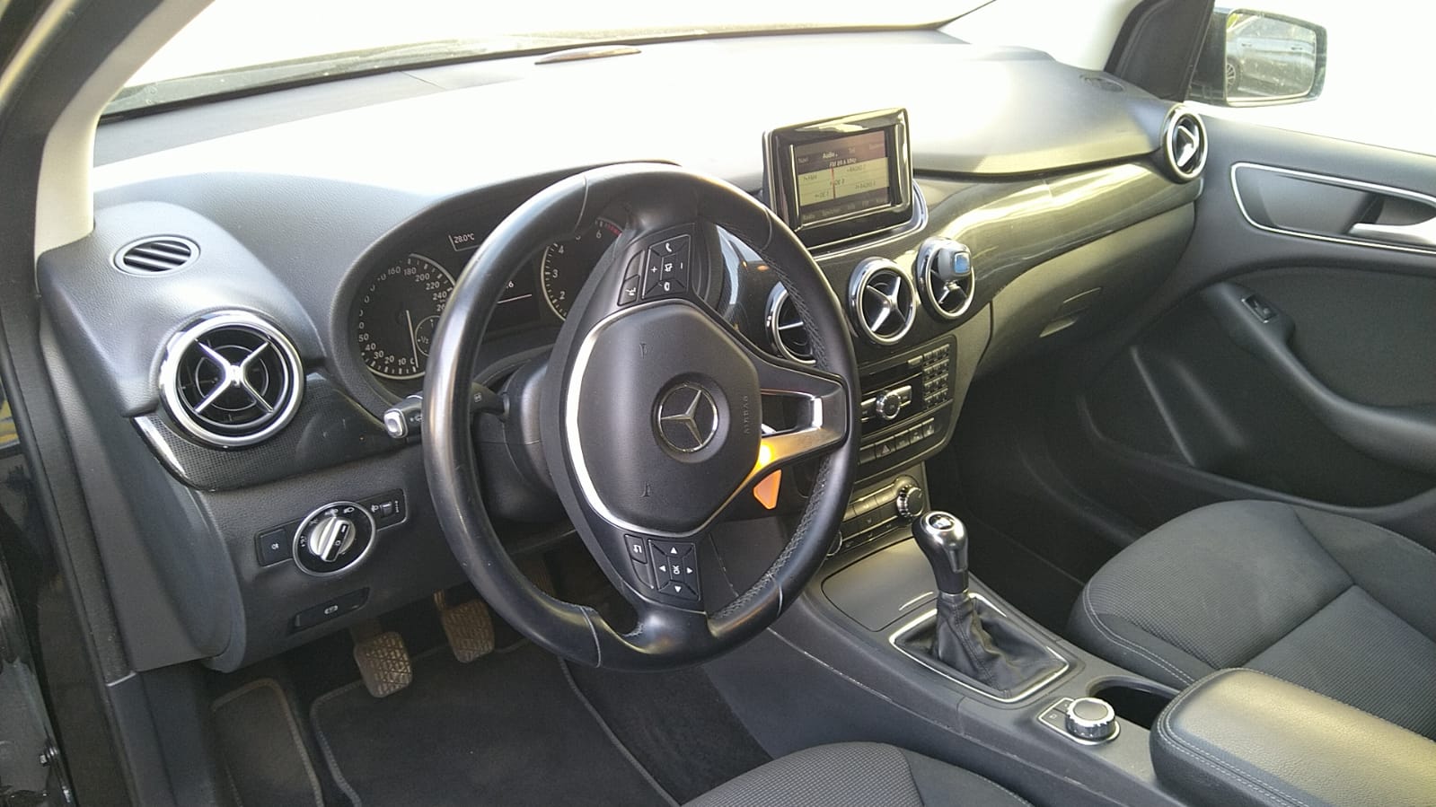 MERCEDES-BENZ B 180-image-7