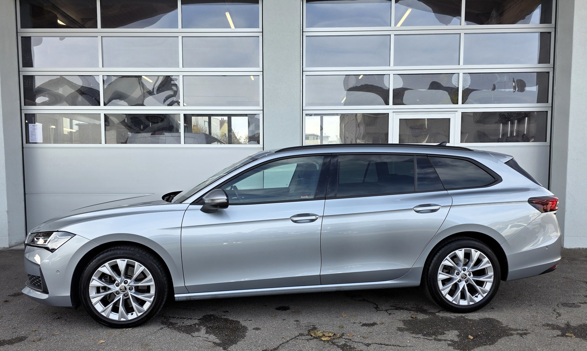 SKODA Superb Combi 2.0 TDi Selection 4x4 DSG-showroom-element-2