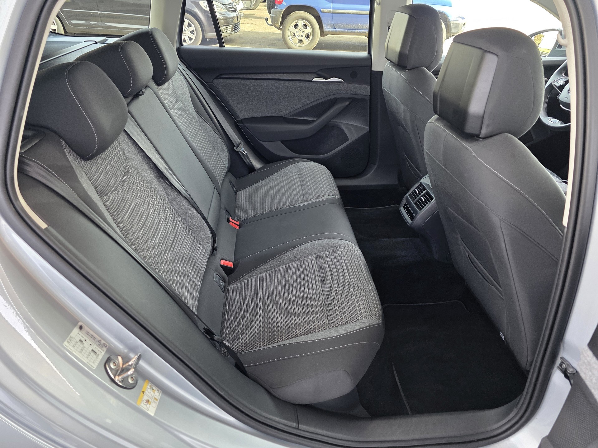 SKODA Superb Combi 2.0 TDi Selection 4x4 DSG-image-13