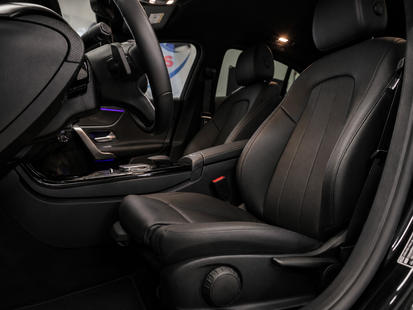 MERCEDES-BENZ CLA 250 4Matic Swiss Star 7G-DCT-image-9