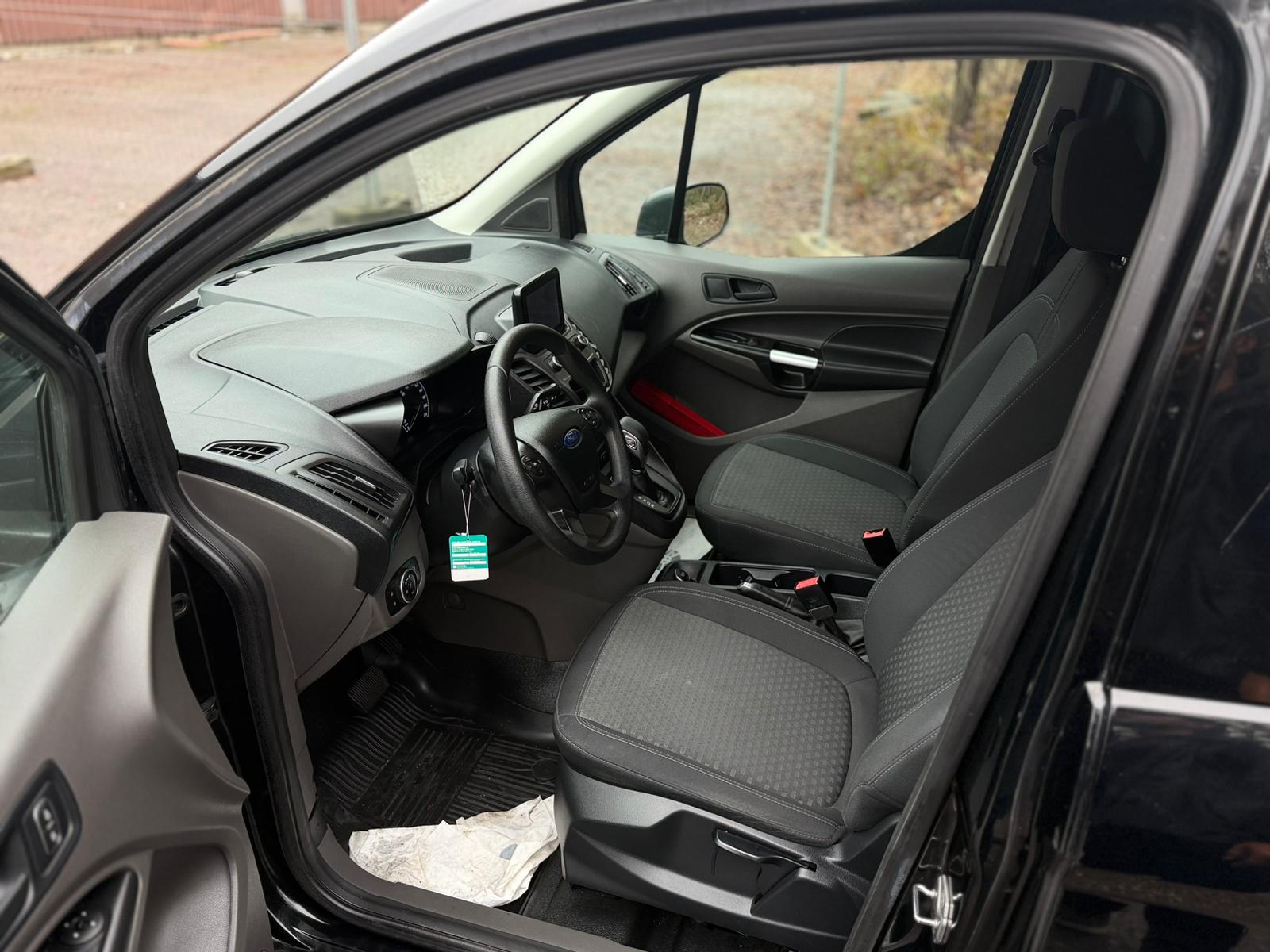 FORD TRANSIT CONNECT-image-9