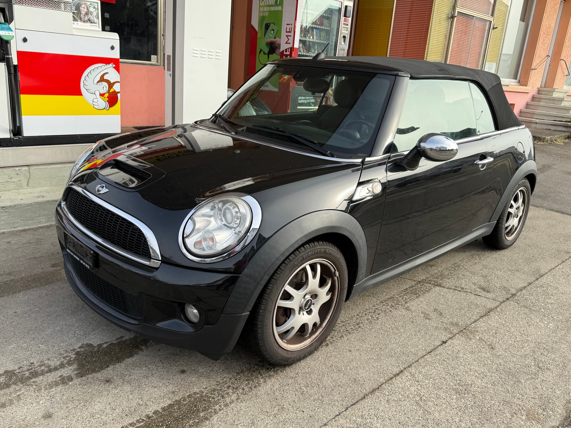 MINI Cooper S Cabriolet-image-1