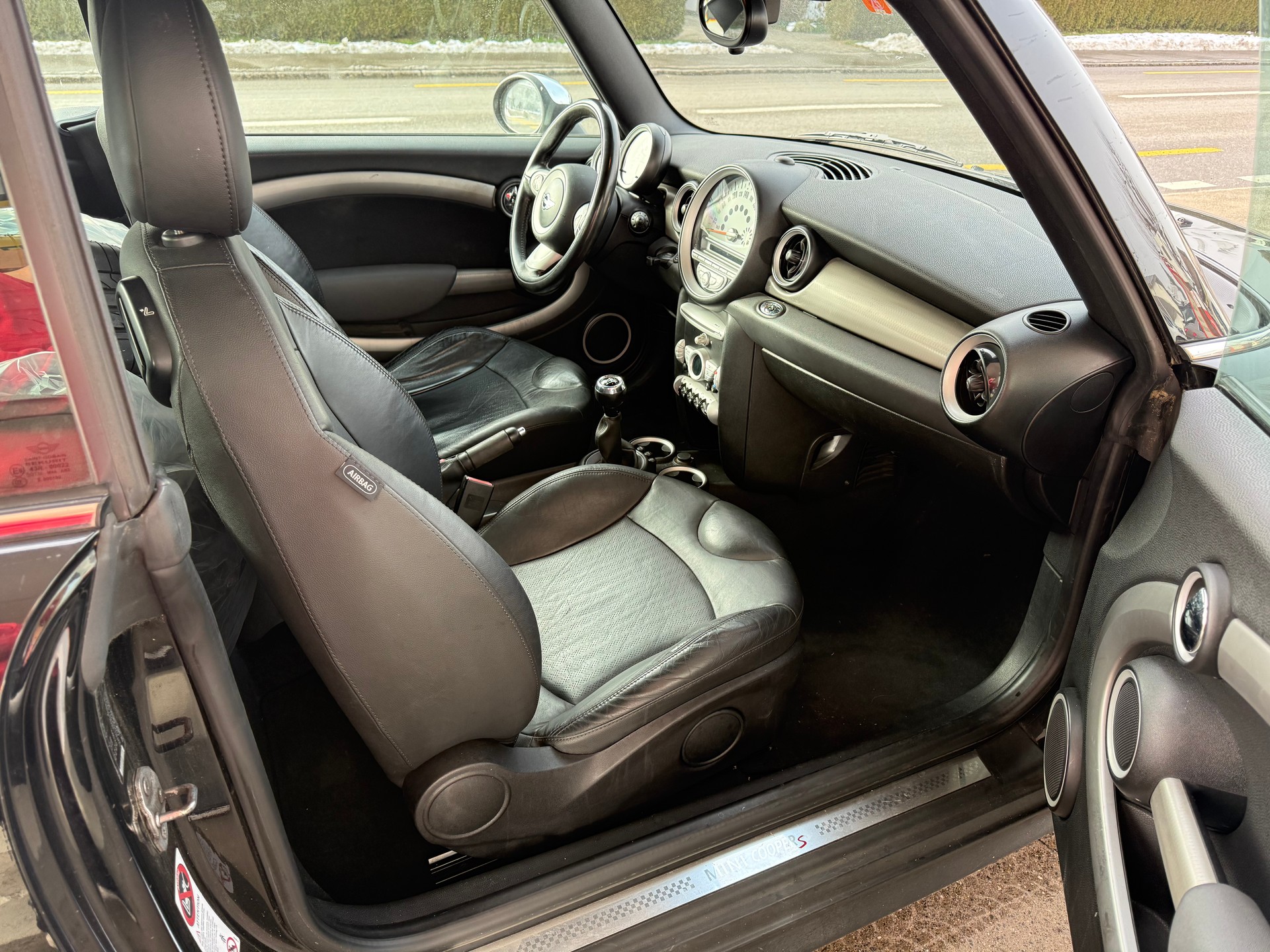 MINI Cooper S Cabriolet-image-6