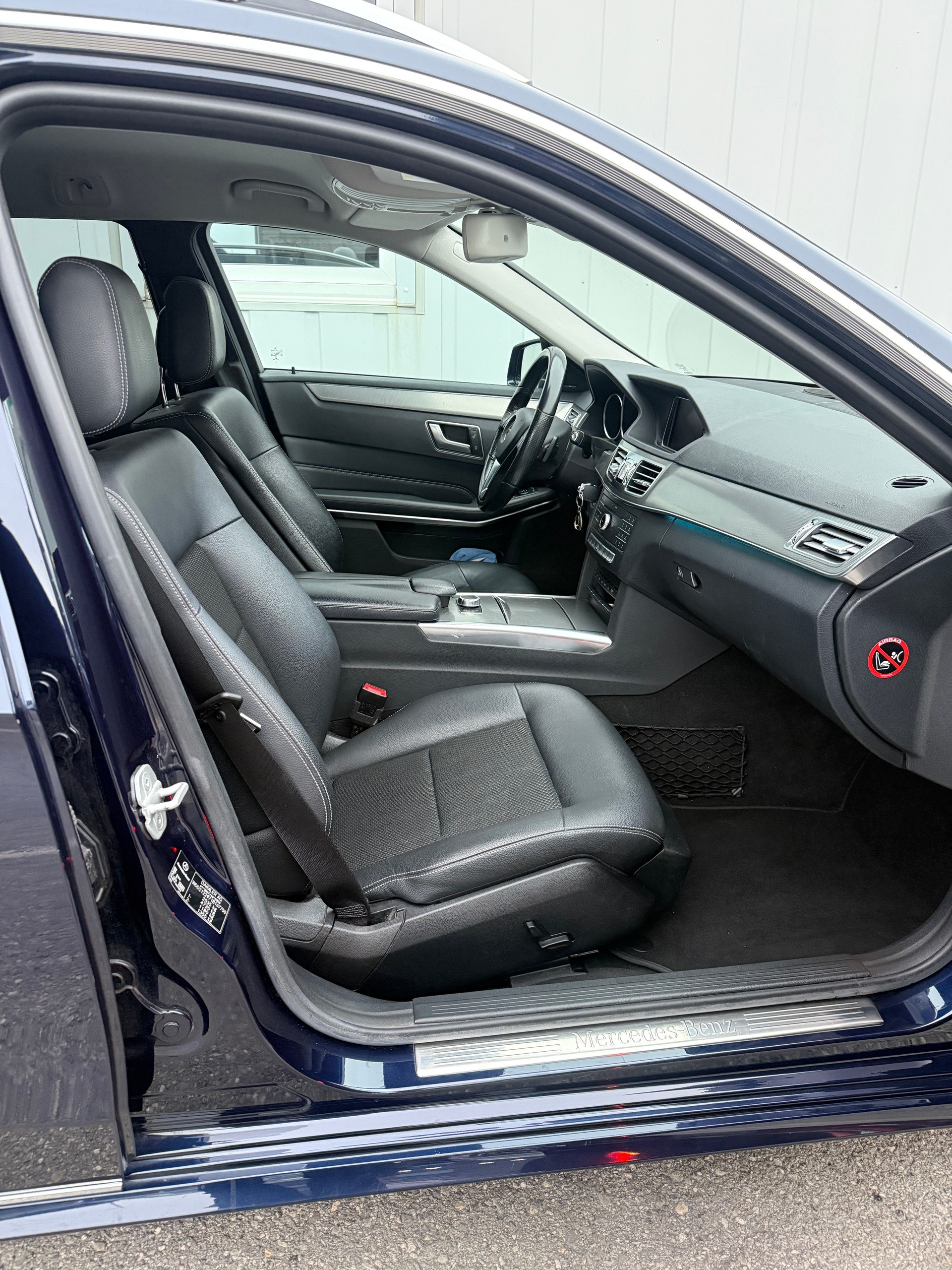 MERCEDES-BENZ E 250 BlueTEC Avantgarde 4Matic 7G-Tronic-image-13