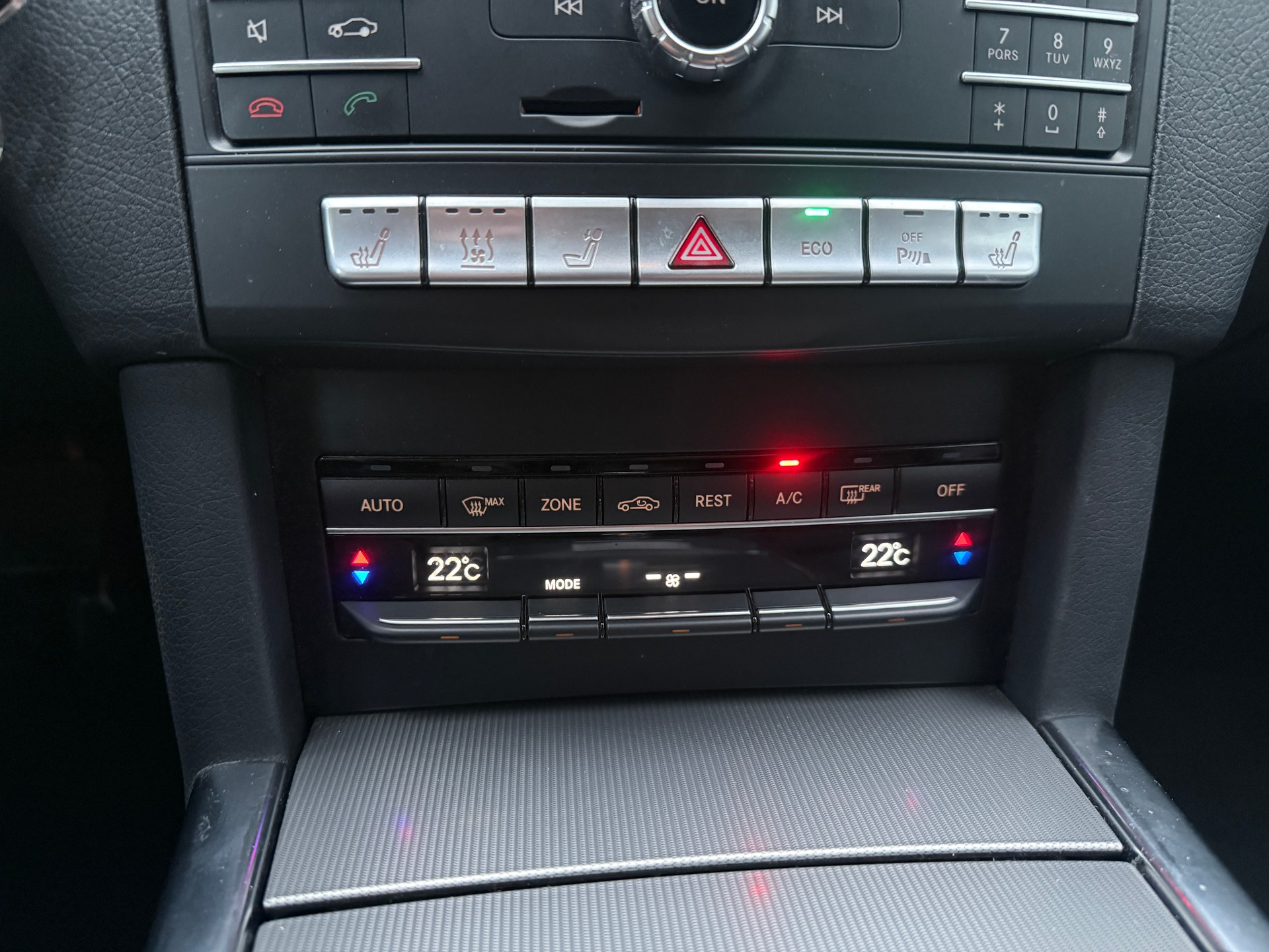 MERCEDES-BENZ E 250 BlueTEC Avantgarde 4Matic 7G-Tronic-image-19