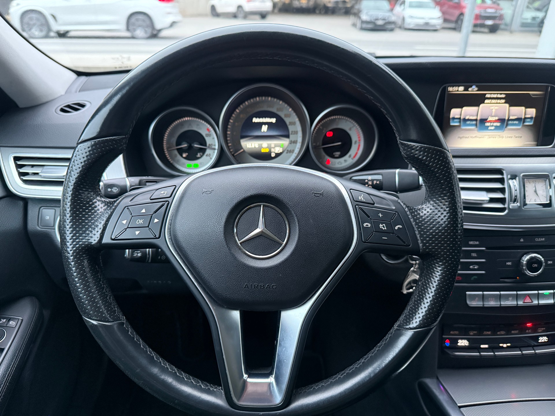 MERCEDES-BENZ E 250 BlueTEC Avantgarde 4Matic 7G-Tronic-image-16