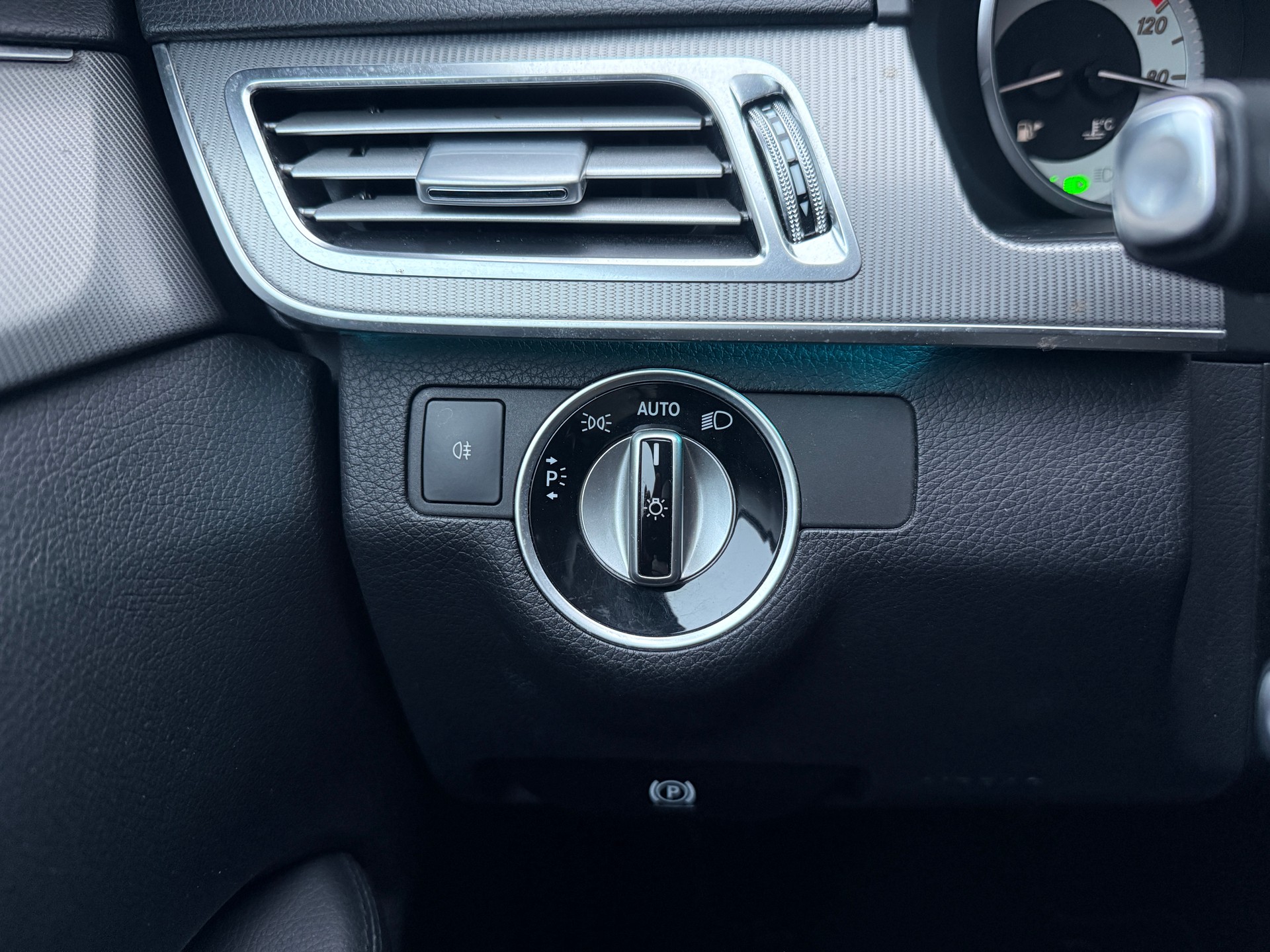 MERCEDES-BENZ E 250 BlueTEC Avantgarde 4Matic 7G-Tronic-image-22