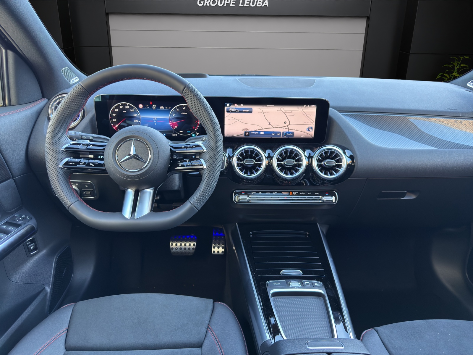 MERCEDES-BENZ GLA 200 7G-DCT-image-11