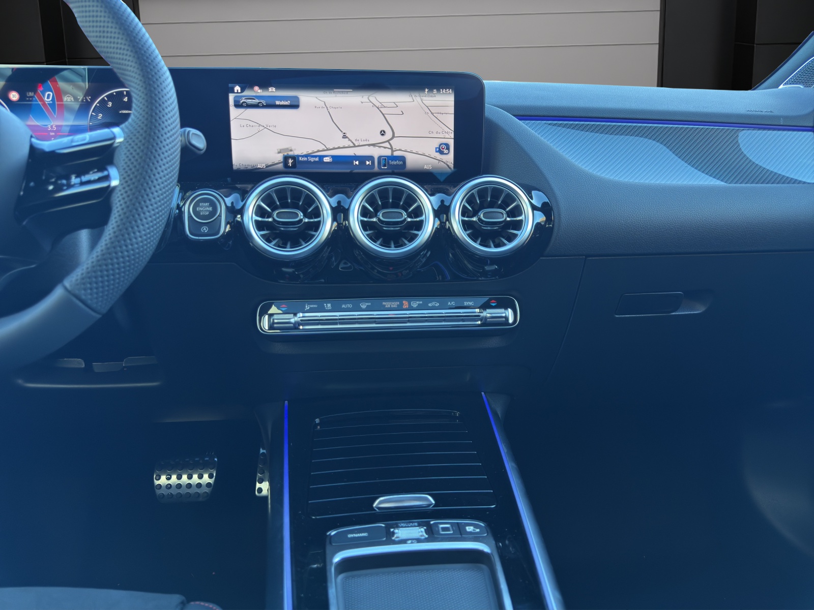 MERCEDES-BENZ GLA 200 7G-DCT-image-14
