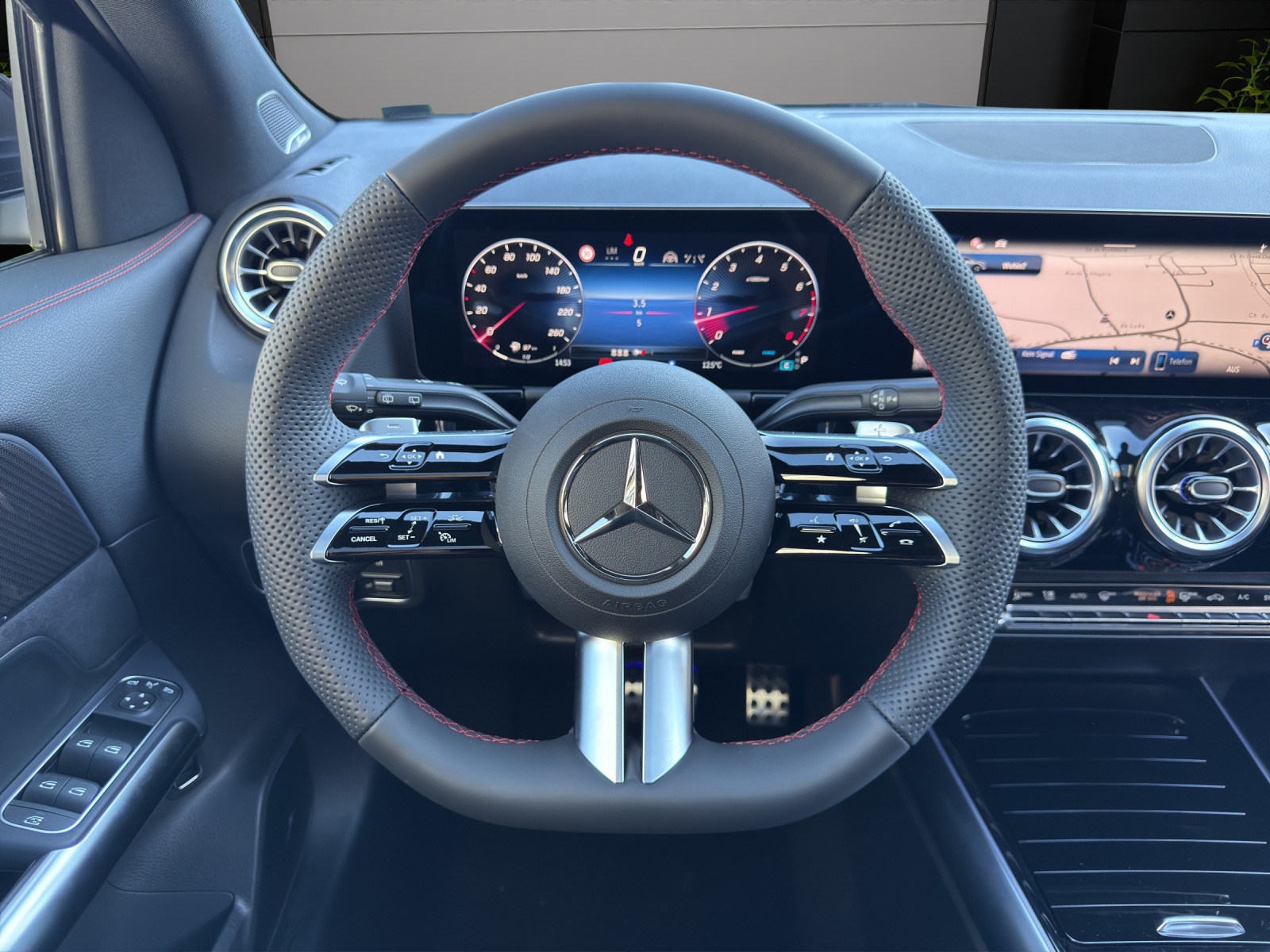 MERCEDES-BENZ GLA 200 7G-DCT-image-13