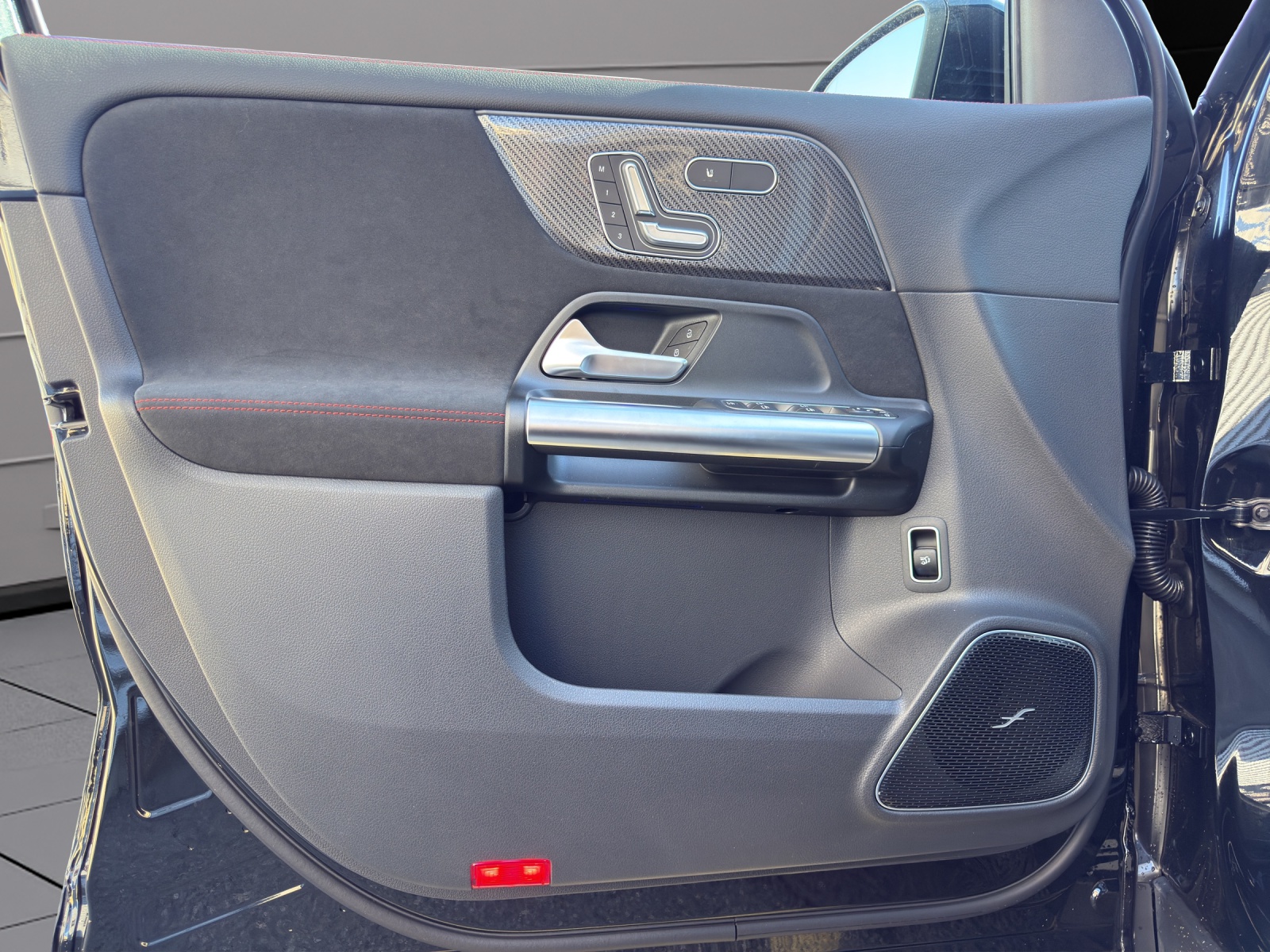 MERCEDES-BENZ GLA 200 7G-DCT-image-5