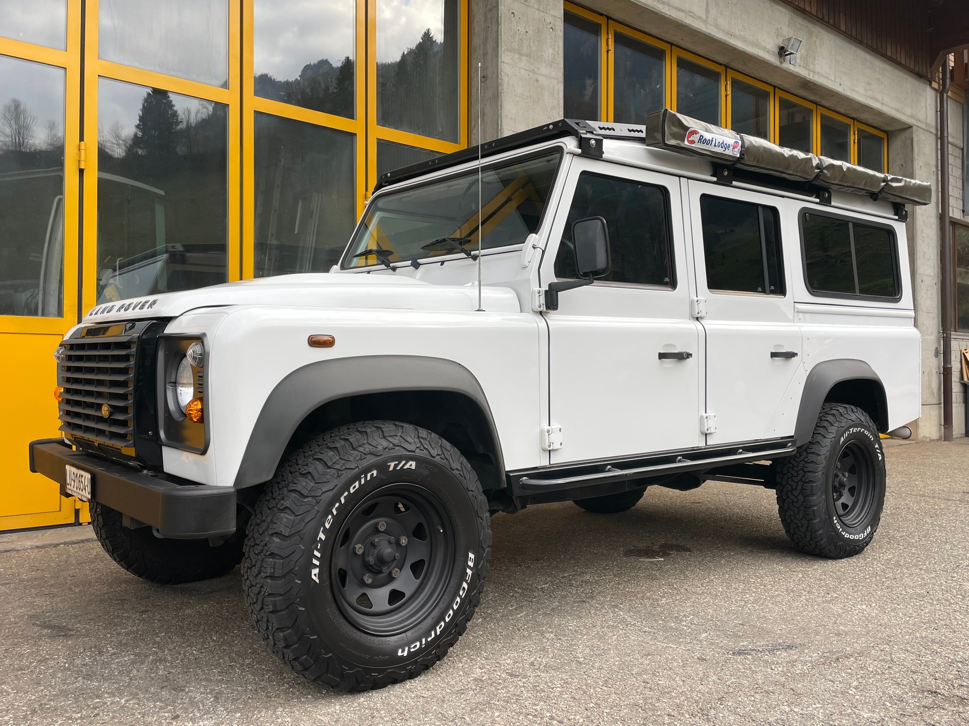 LAND ROVER Defender 110 2.2 TD4 Station Wagon-image-1
