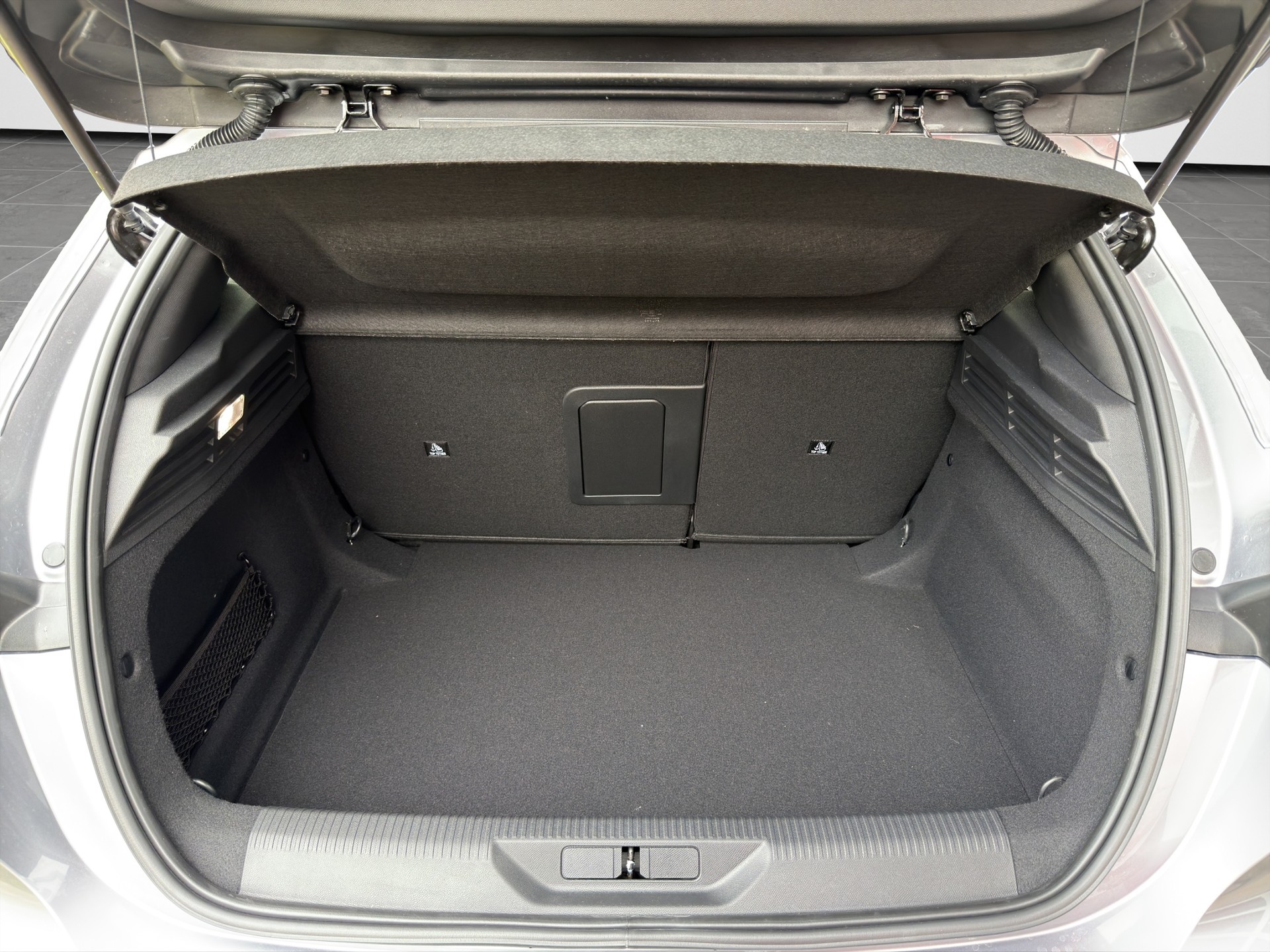 PEUGEOT 308 1.2 Pure Tech Allure EAT8-image-12