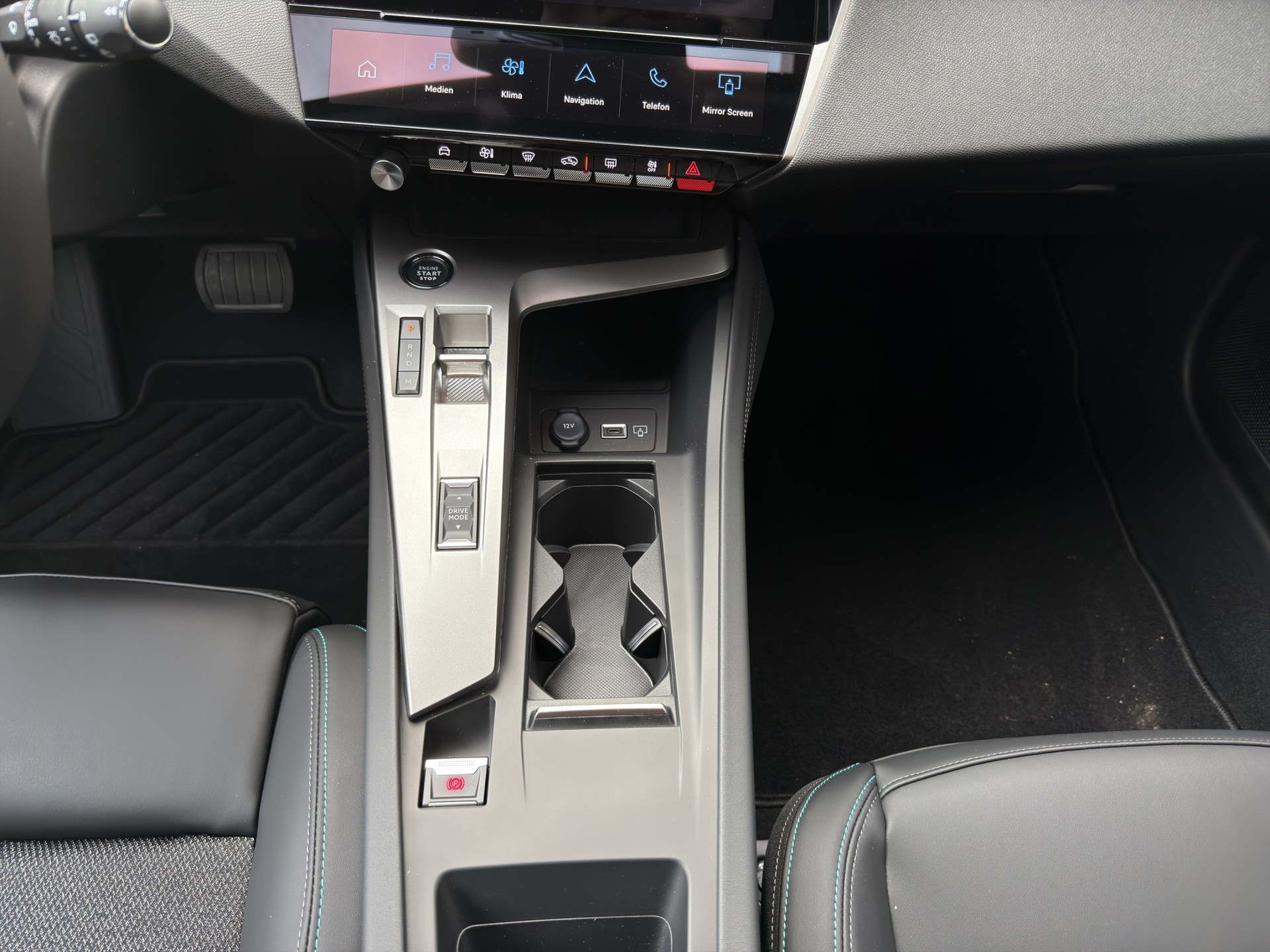 PEUGEOT 308 1.2 Pure Tech Allure EAT8-image-10