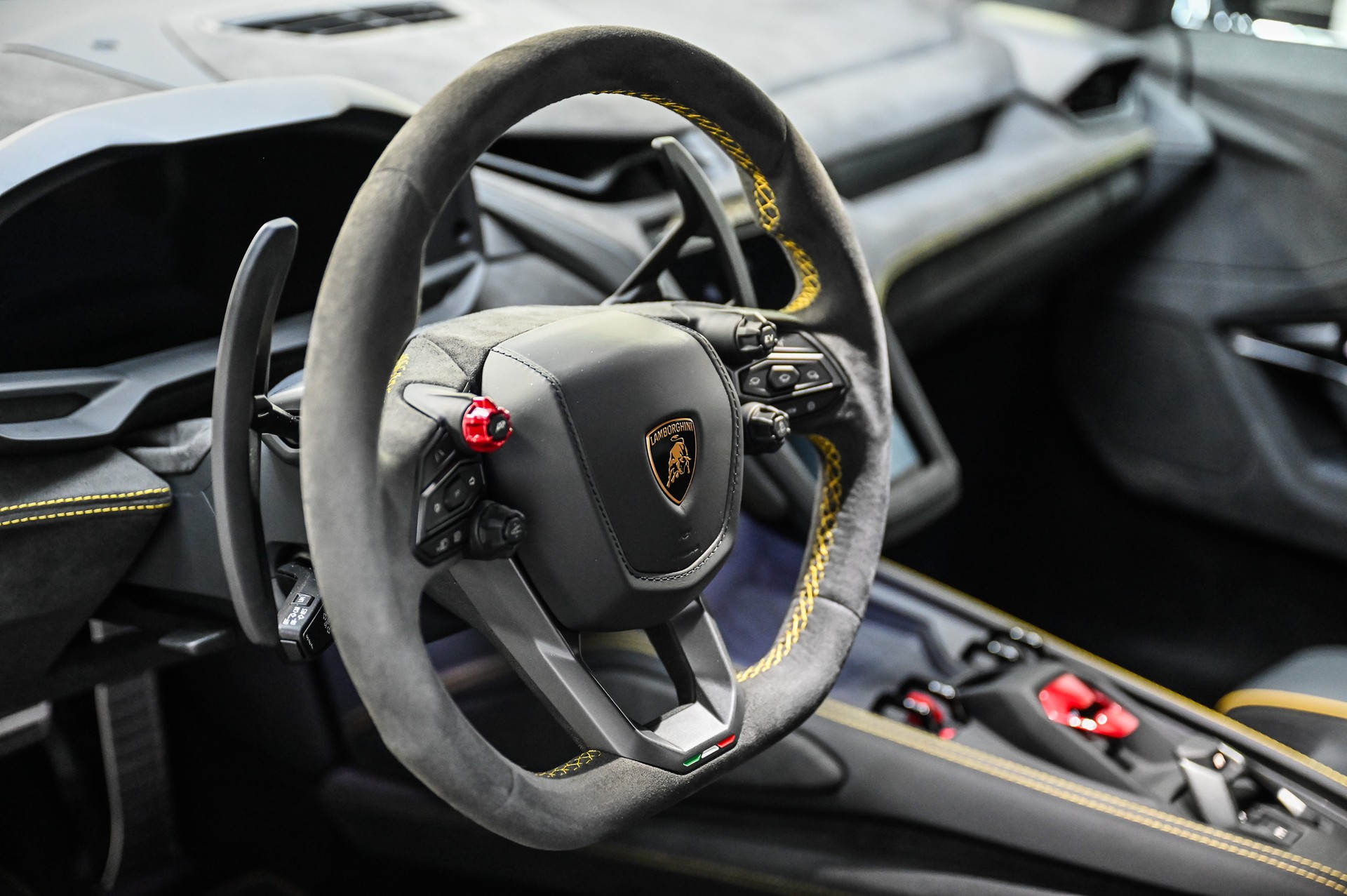 LAMBORGHINI Temerario Coupé-image-24