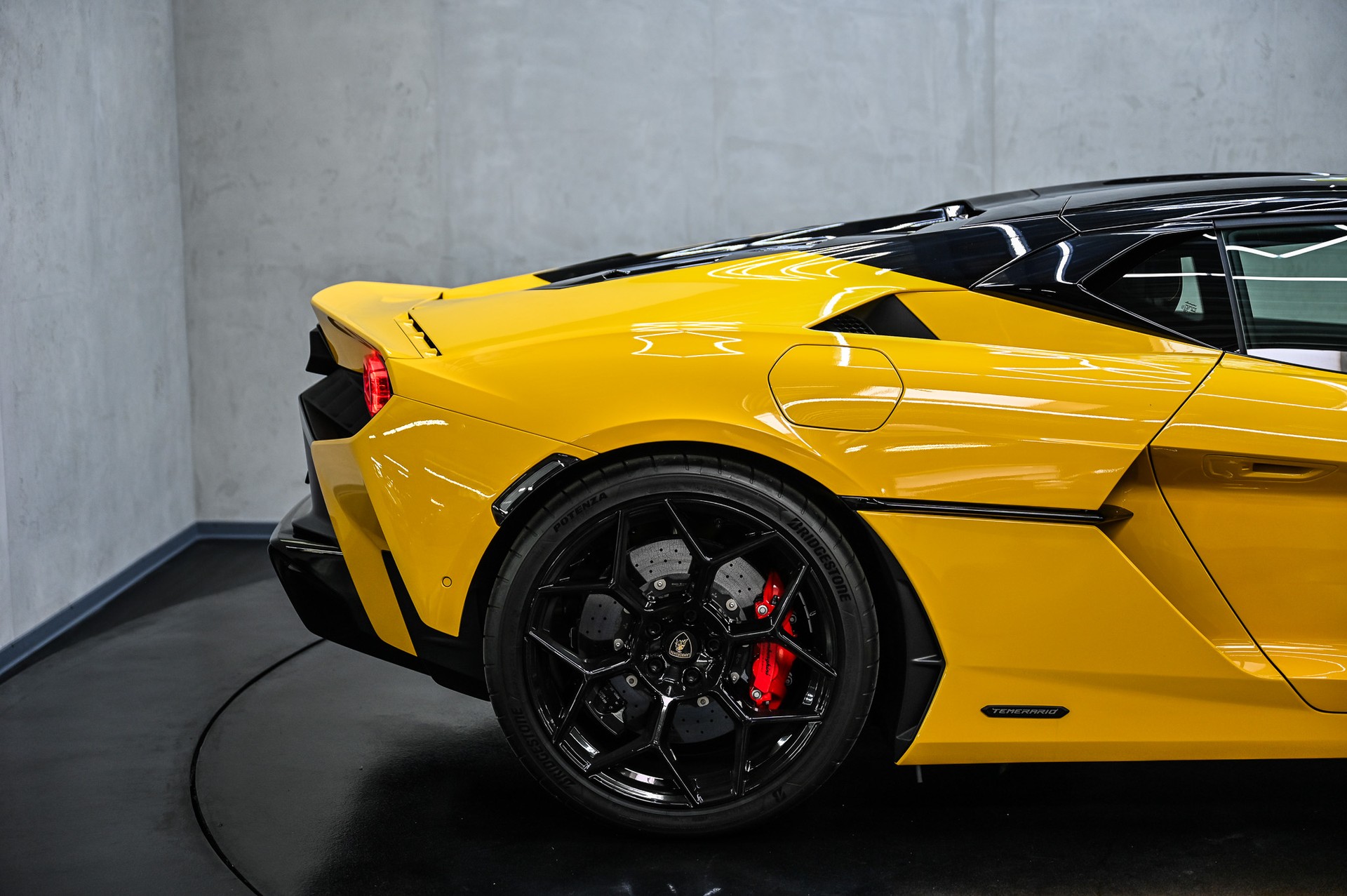 LAMBORGHINI Temerario Coupé-image-13