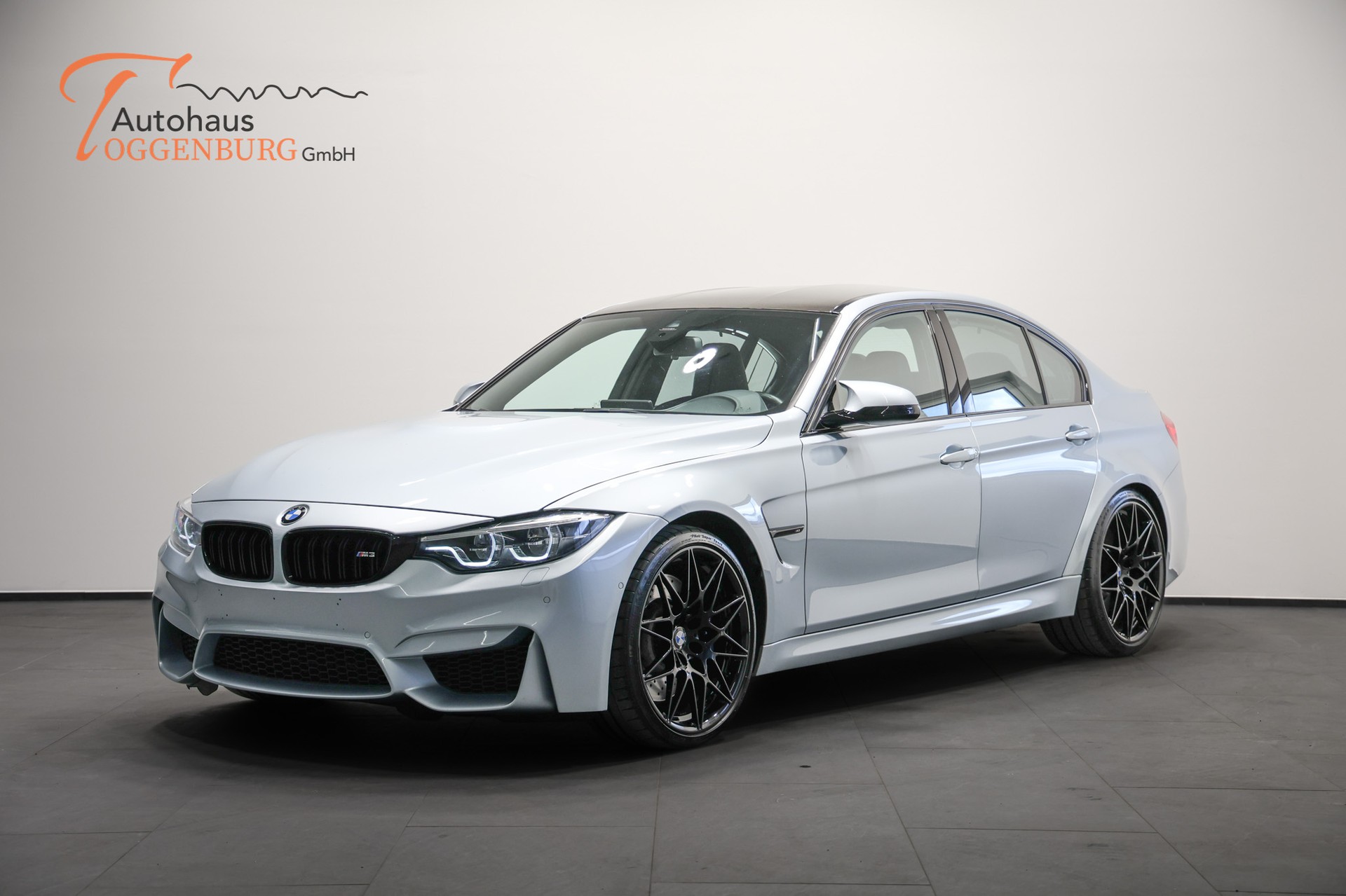 BMW M3 Competition Drivelogic *Individual Silverstone Metallic*-showroom-element-3