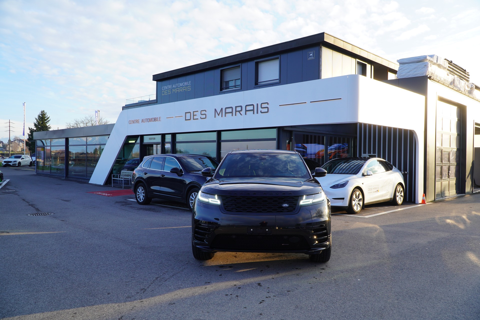 LAND ROVER Range Rover Velar R-Dynamic P400e 2.0 I4 PHEV SE Automatic-image-2