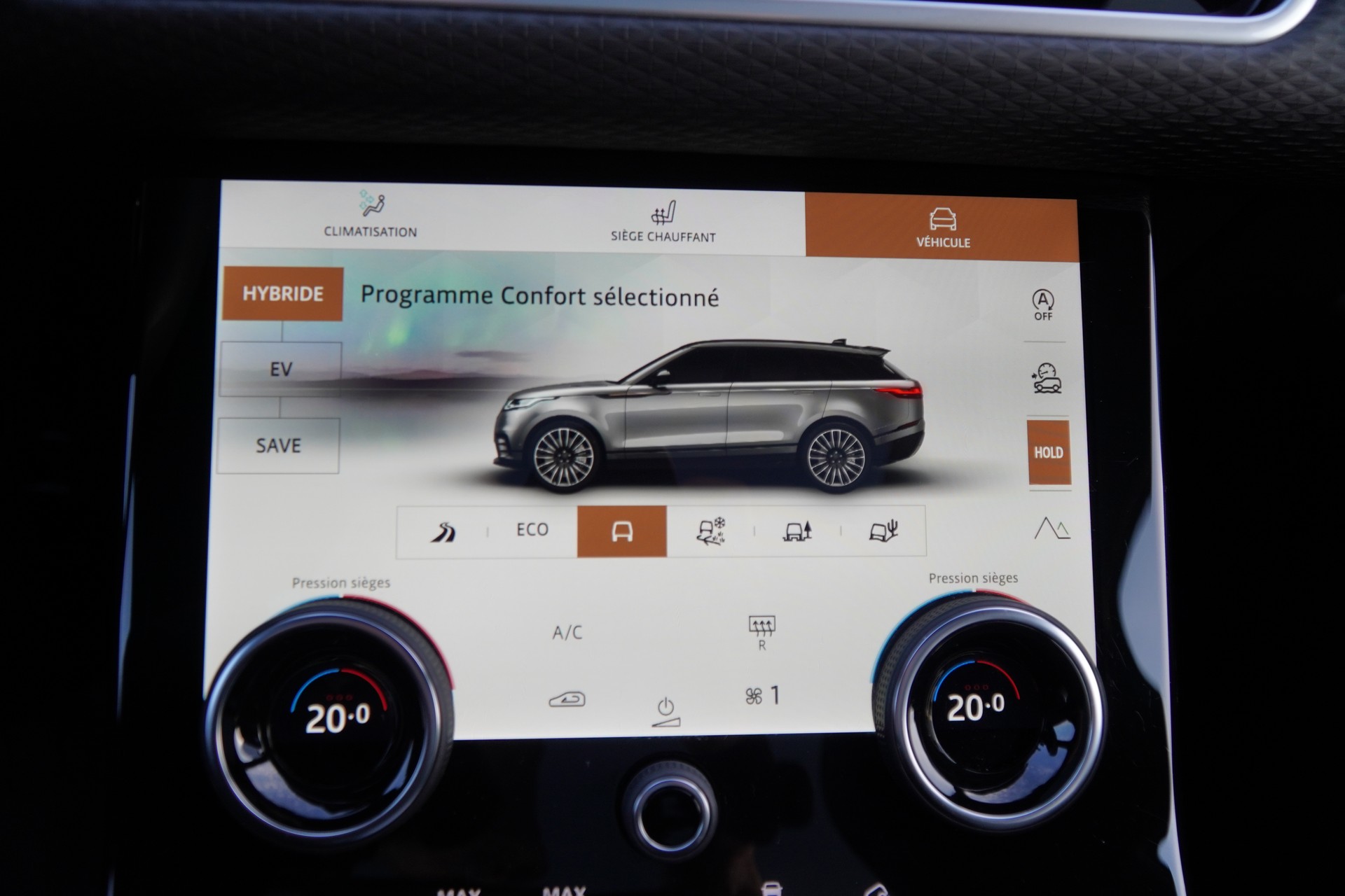 LAND ROVER Range Rover Velar R-Dynamic P400e 2.0 I4 PHEV SE Automatic-image-17