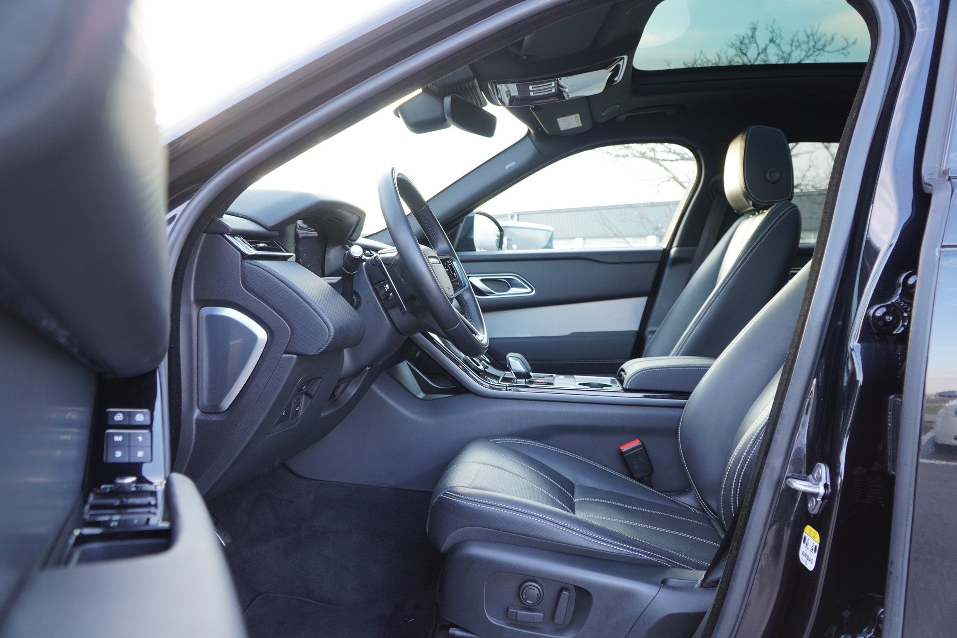 LAND ROVER Range Rover Velar R-Dynamic P400e 2.0 I4 PHEV SE Automatic-image-8