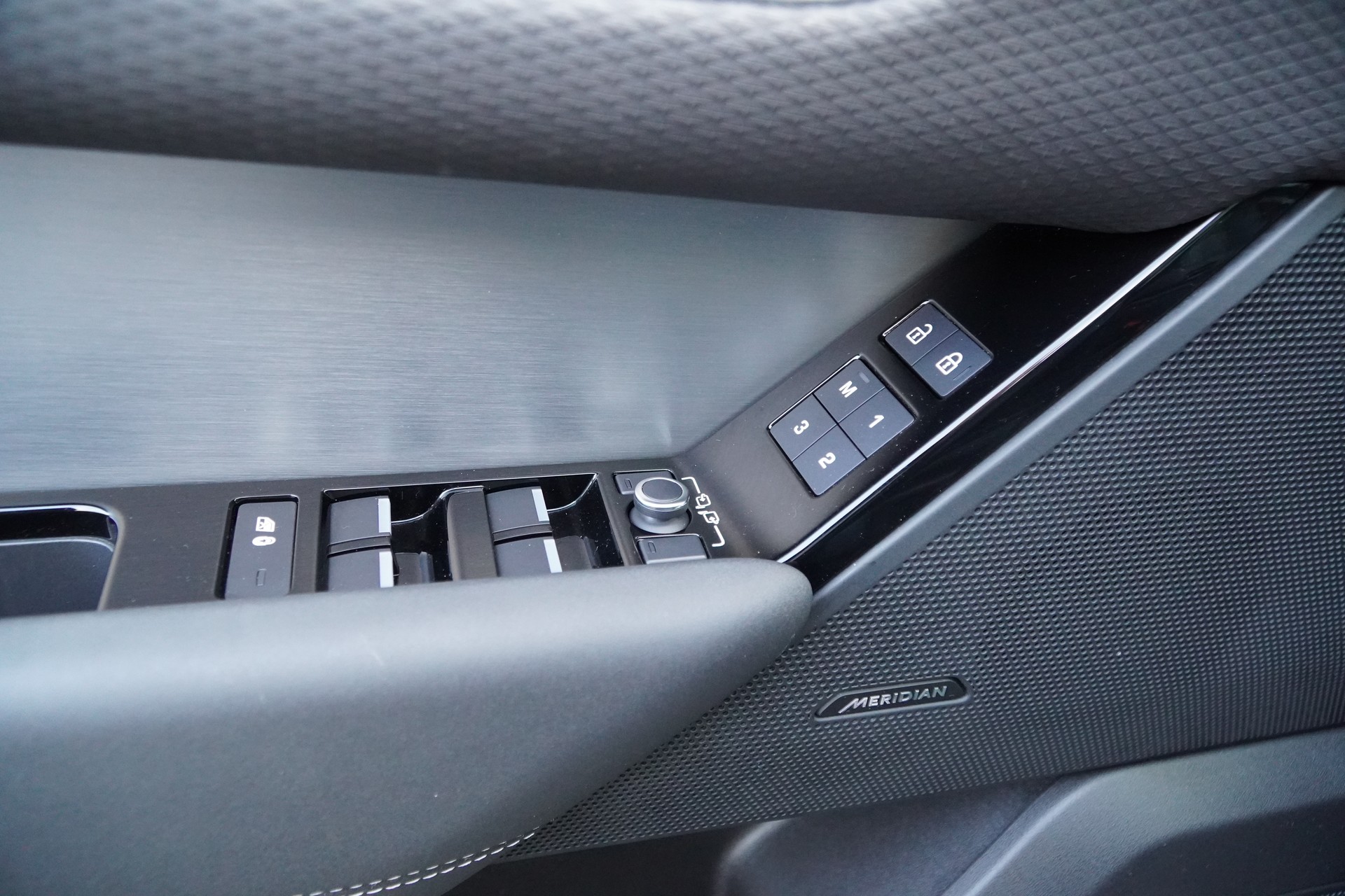 LAND ROVER Range Rover Velar R-Dynamic P400e 2.0 I4 PHEV SE Automatic-image-22