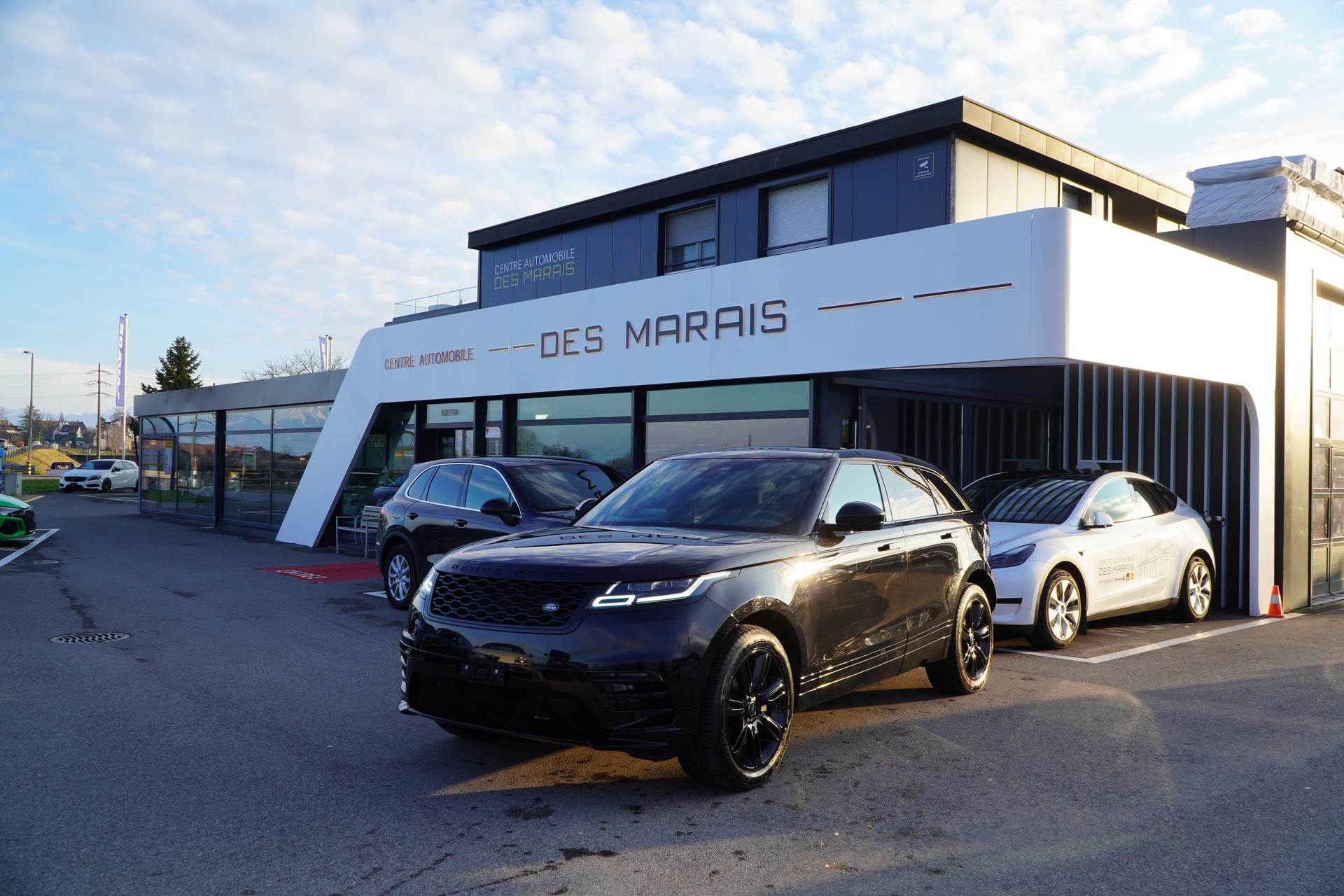 LAND ROVER Range Rover Velar R-Dynamic P400e 2.0 I4 PHEV SE Automatic-image-3