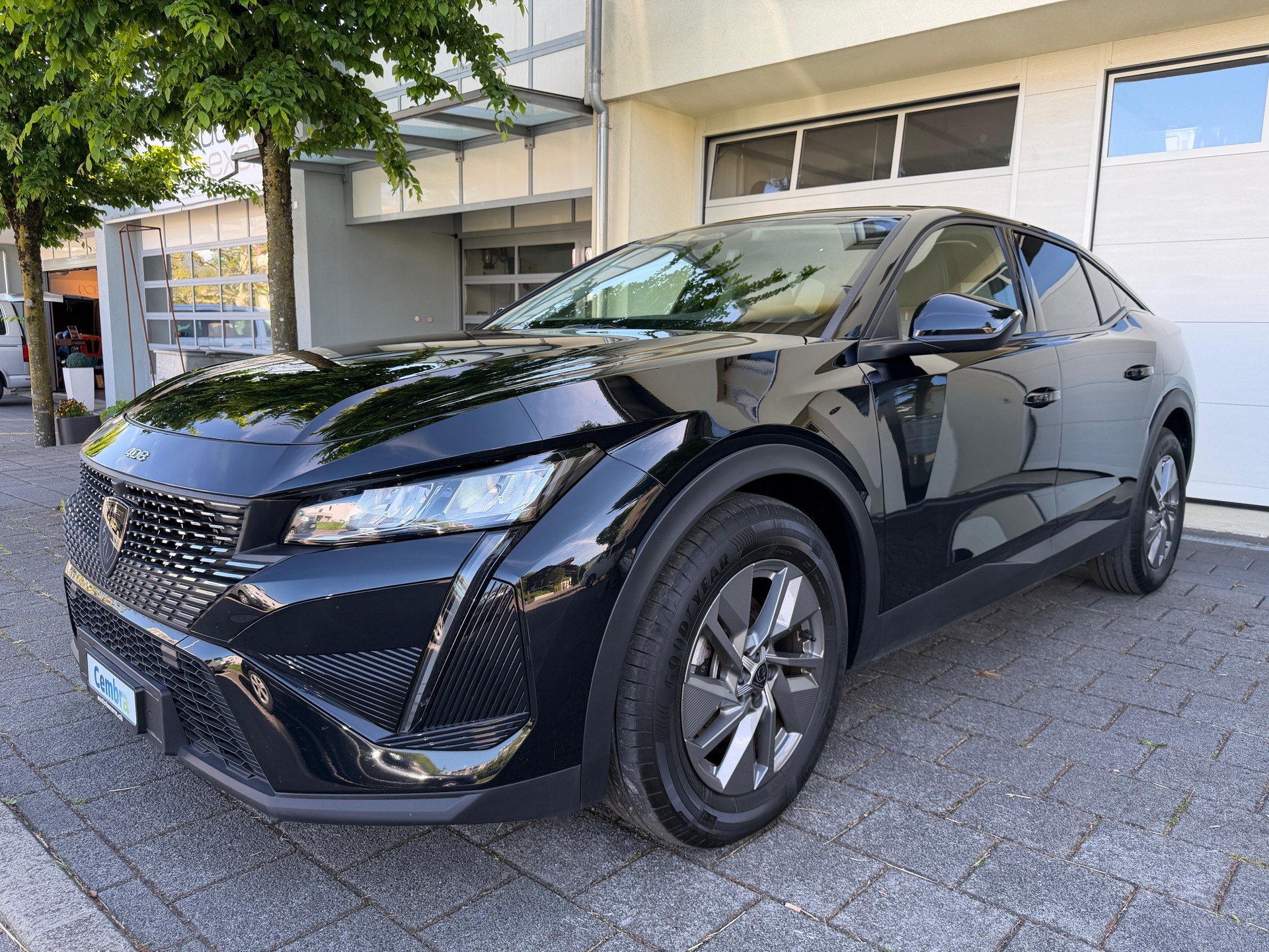 PEUGEOT 408 1.2 HEV 145 Allure-image-11