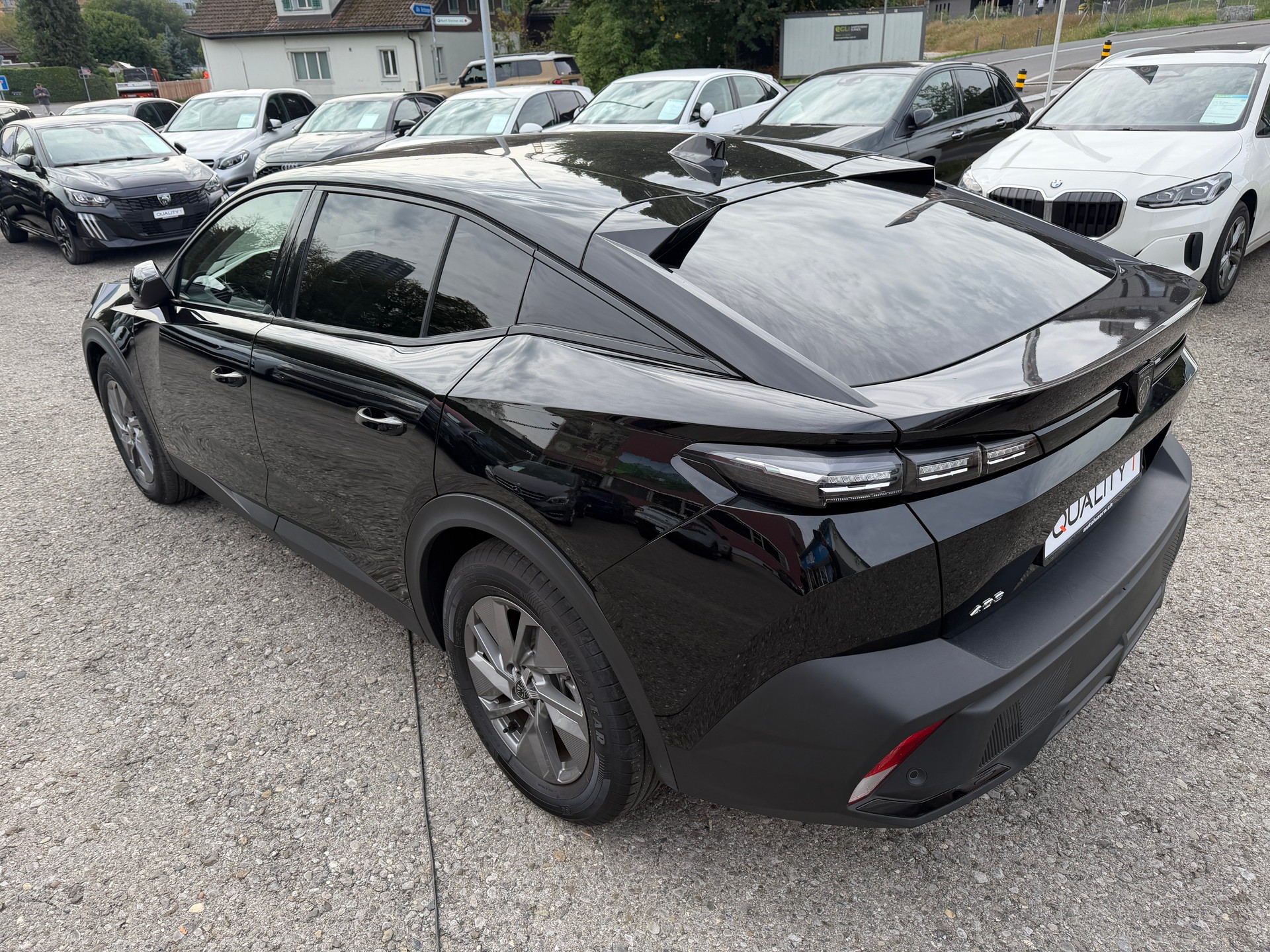 PEUGEOT 408 1.2 HEV 145 Allure-showroom-element-1