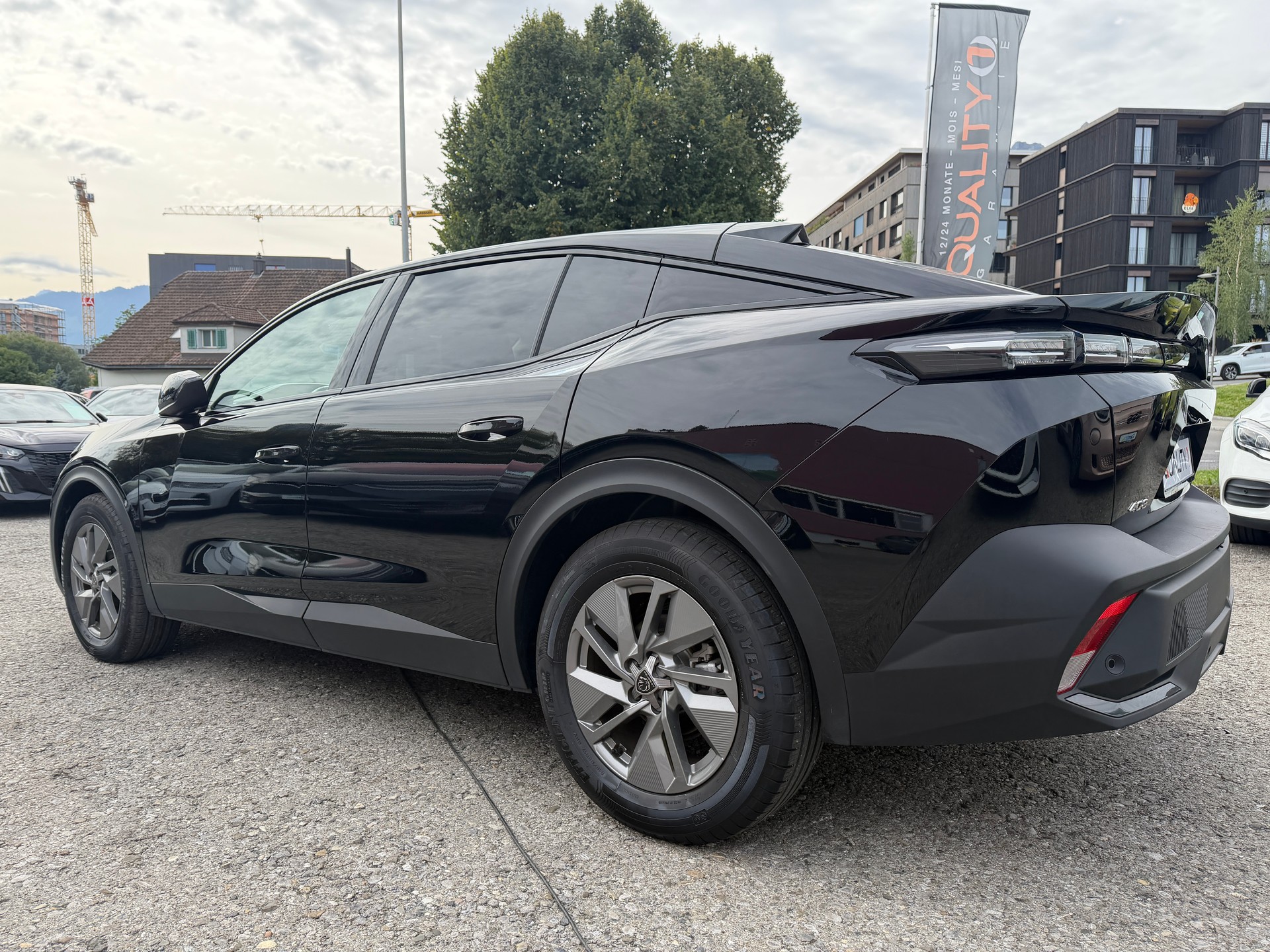 PEUGEOT 408 1.2 HEV 145 Allure-image-17