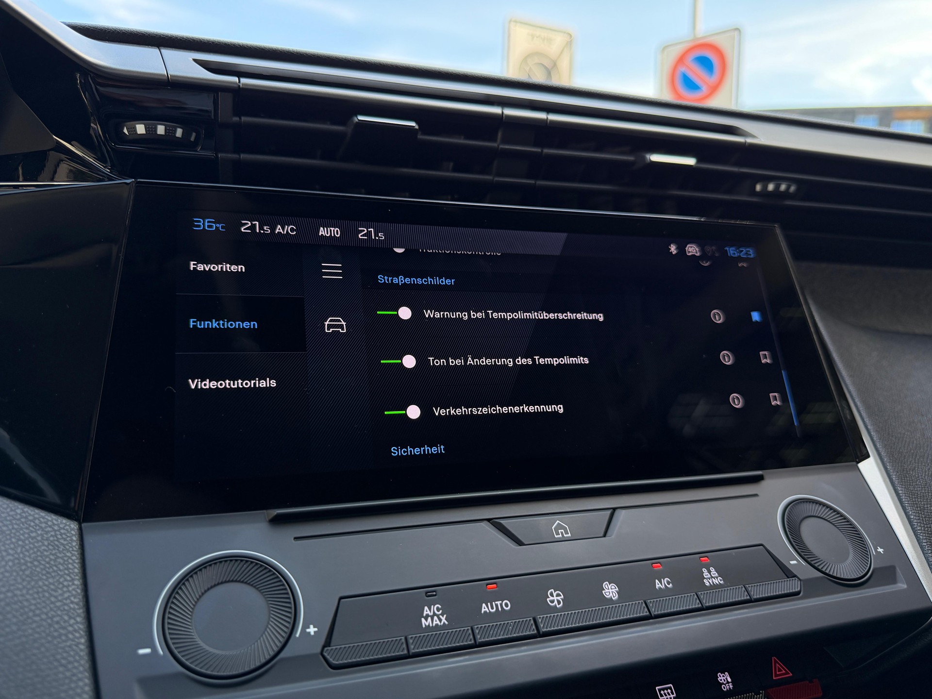 PEUGEOT 408 1.2 HEV 145 Allure-image-21