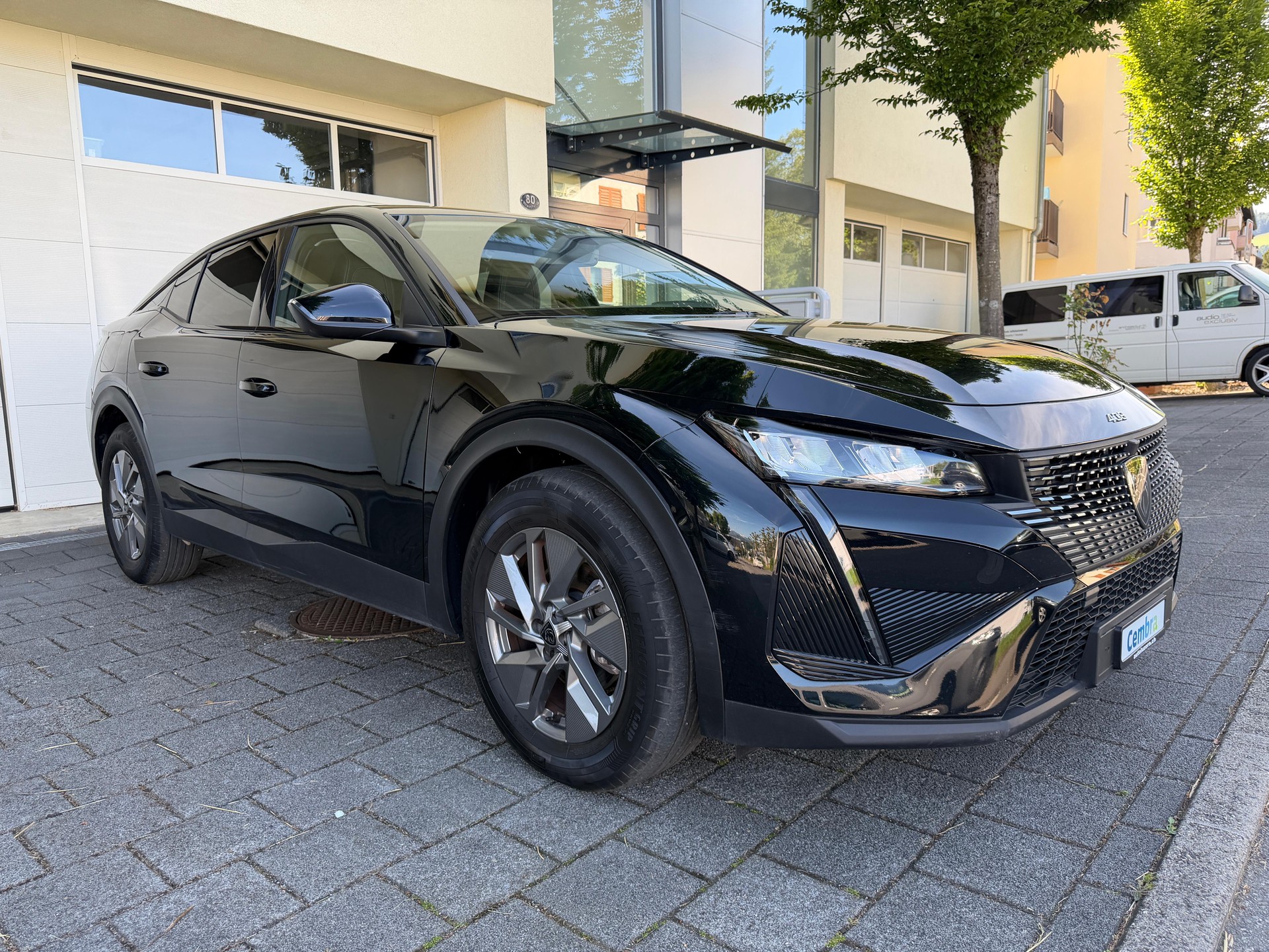 PEUGEOT 408 1.2 HEV 145 Allure-showroom-element-1