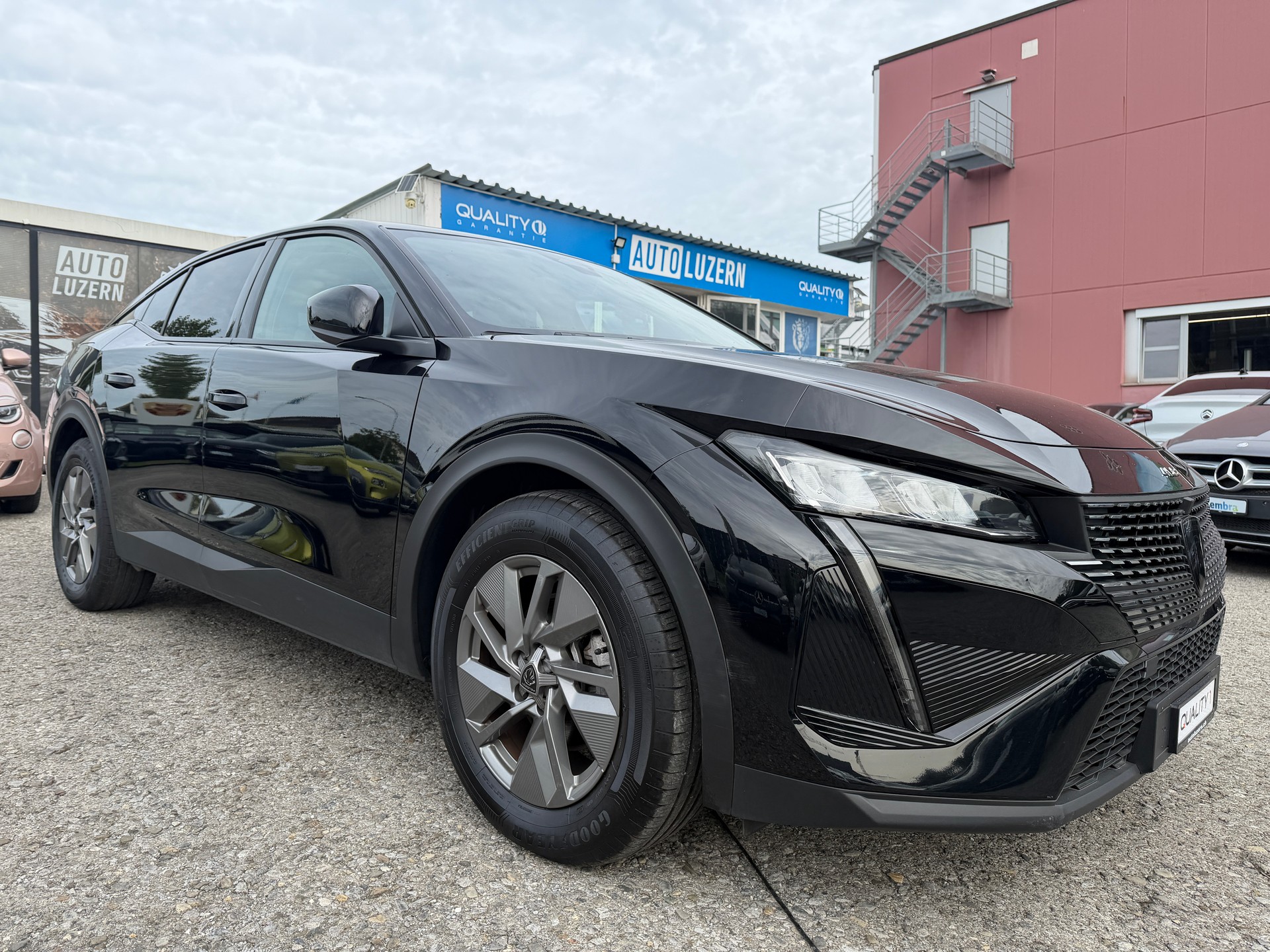 PEUGEOT 408 1.2 HEV 145 Allure-showroom-element-2