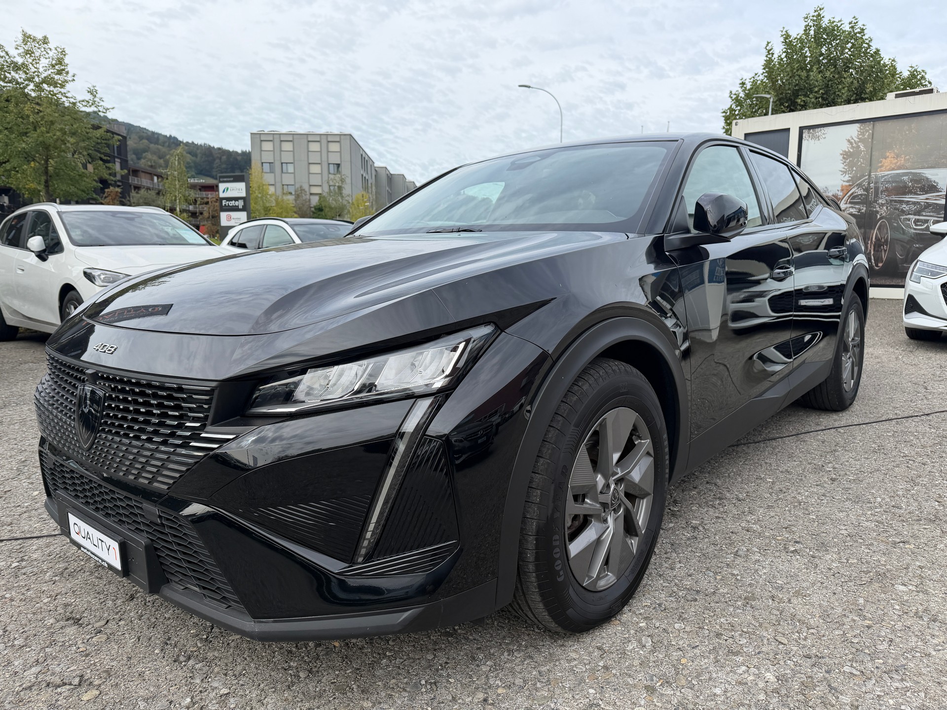 PEUGEOT 408 1.2 HEV 145 Allure-image-4